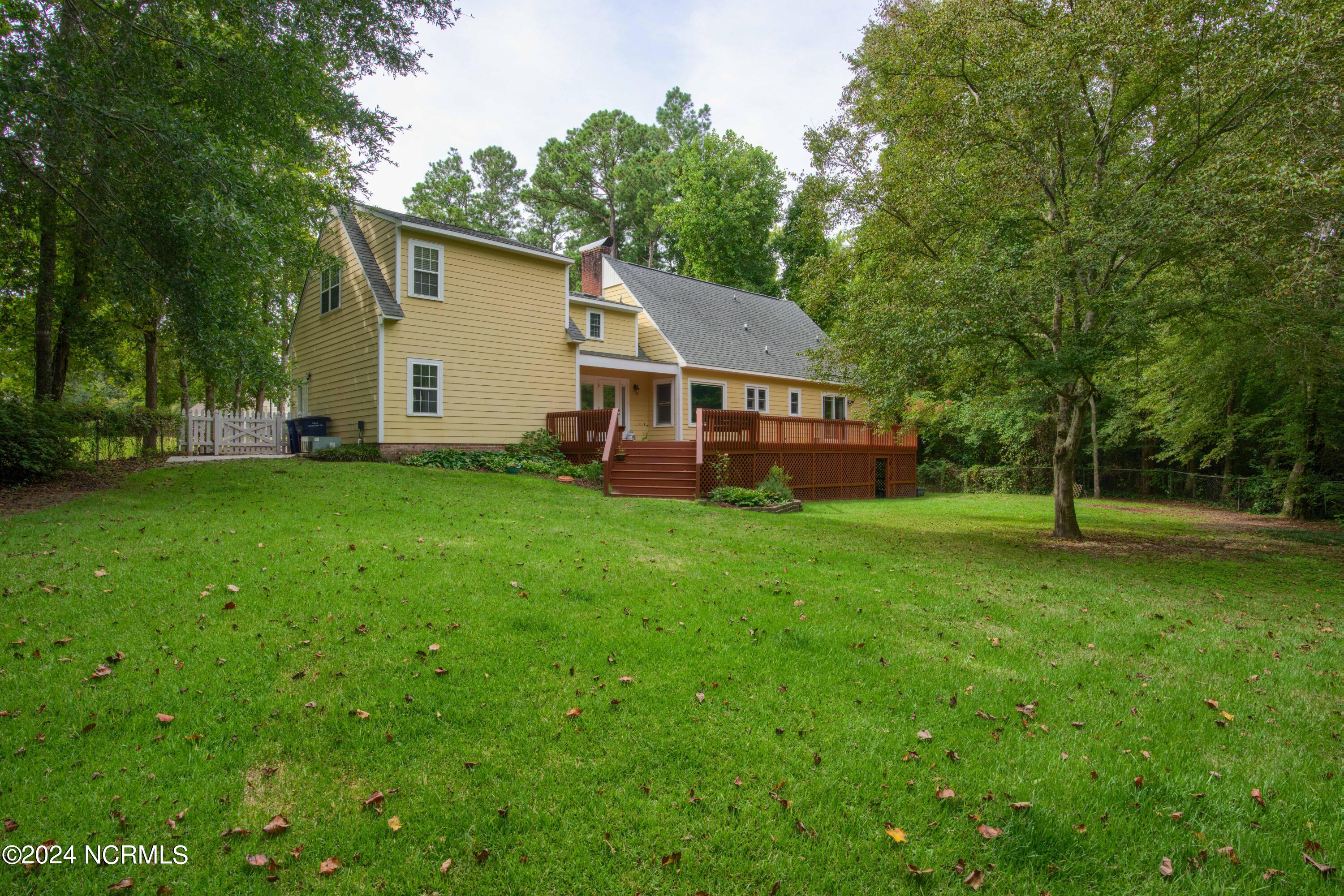 2229 Colony Plaza
