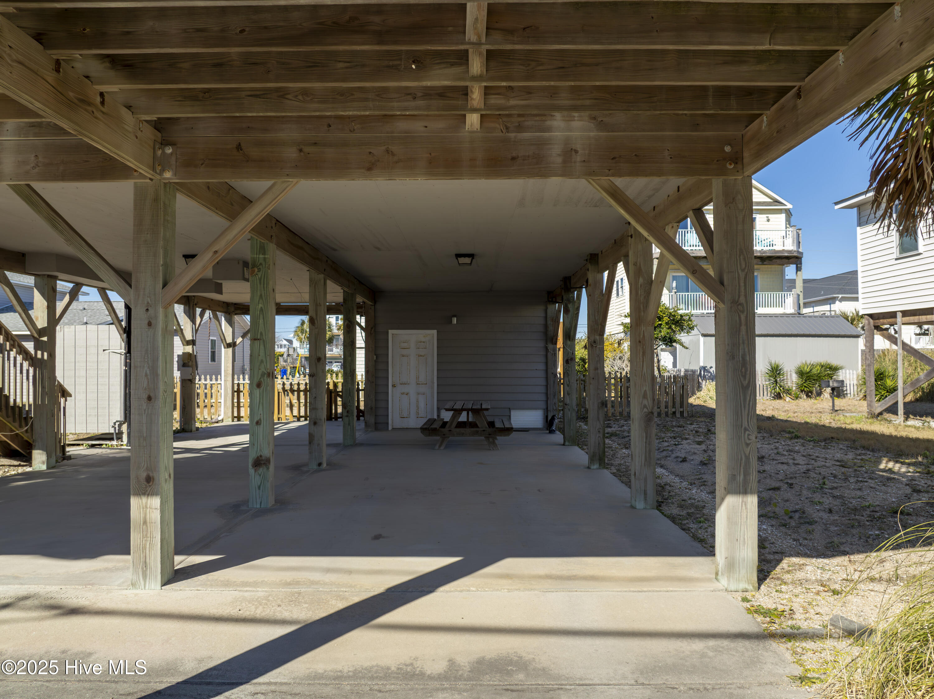 1423 N Topsail Drive