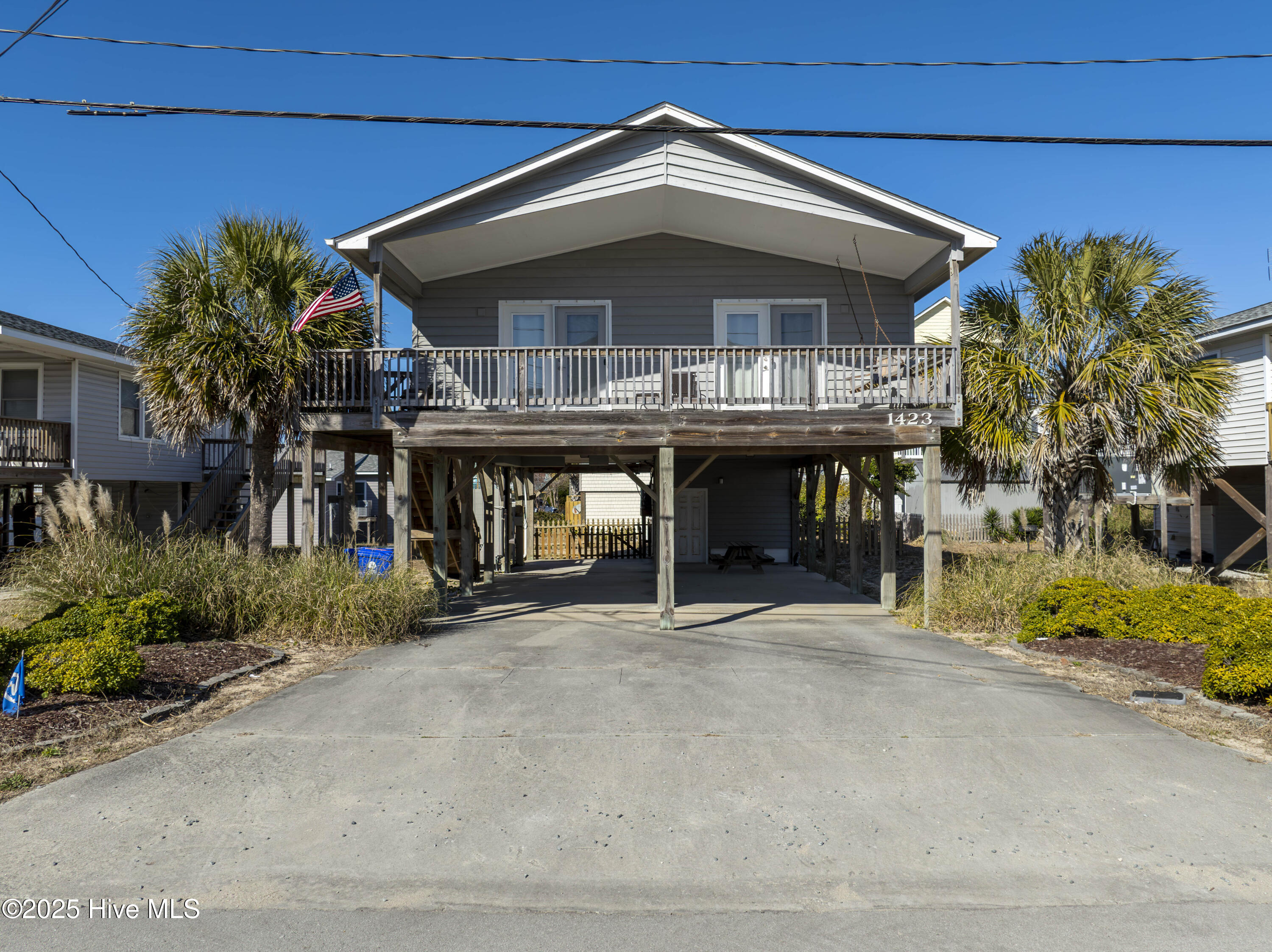 1423 N Topsail Drive