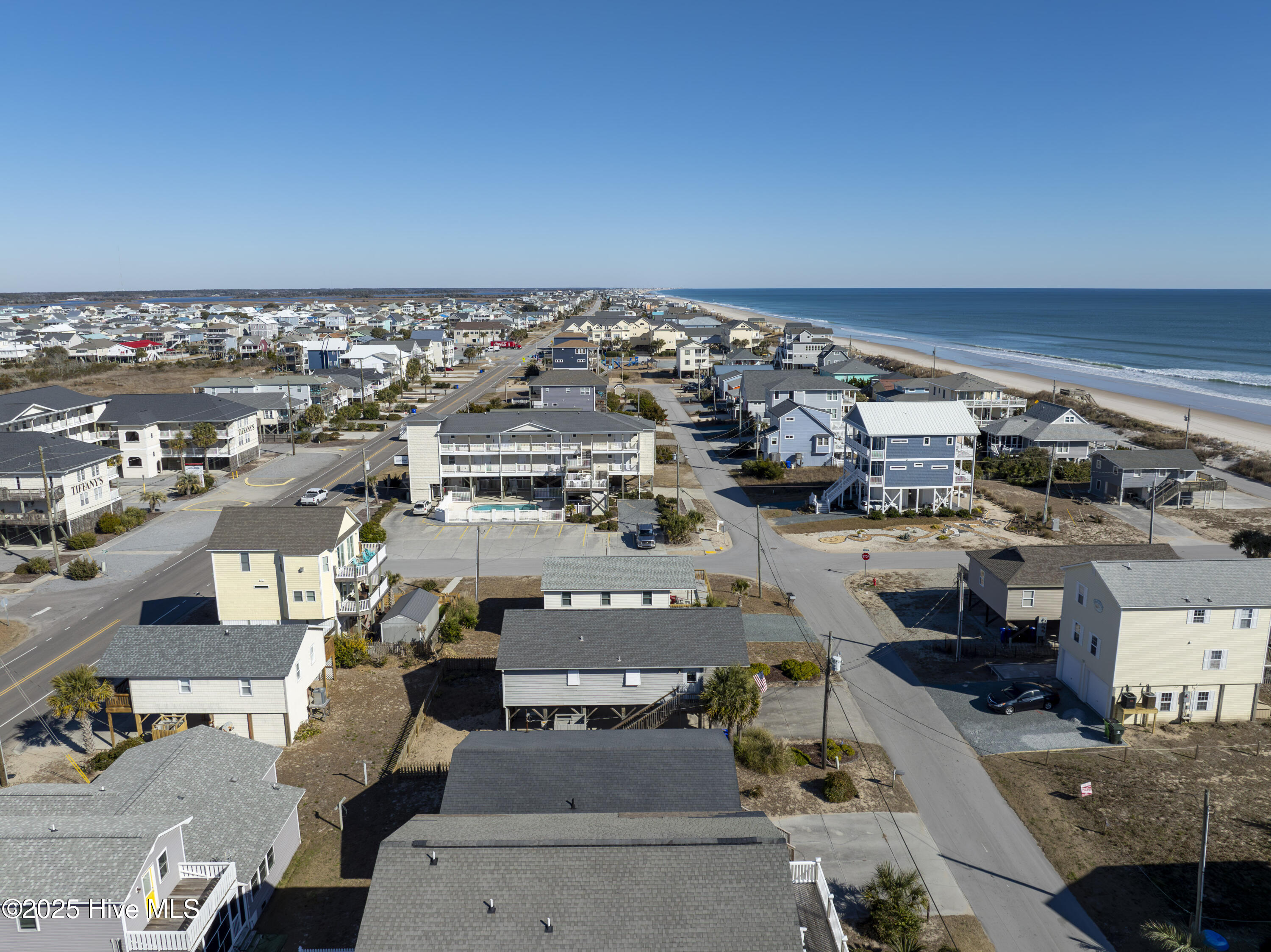 1423 N Topsail Drive