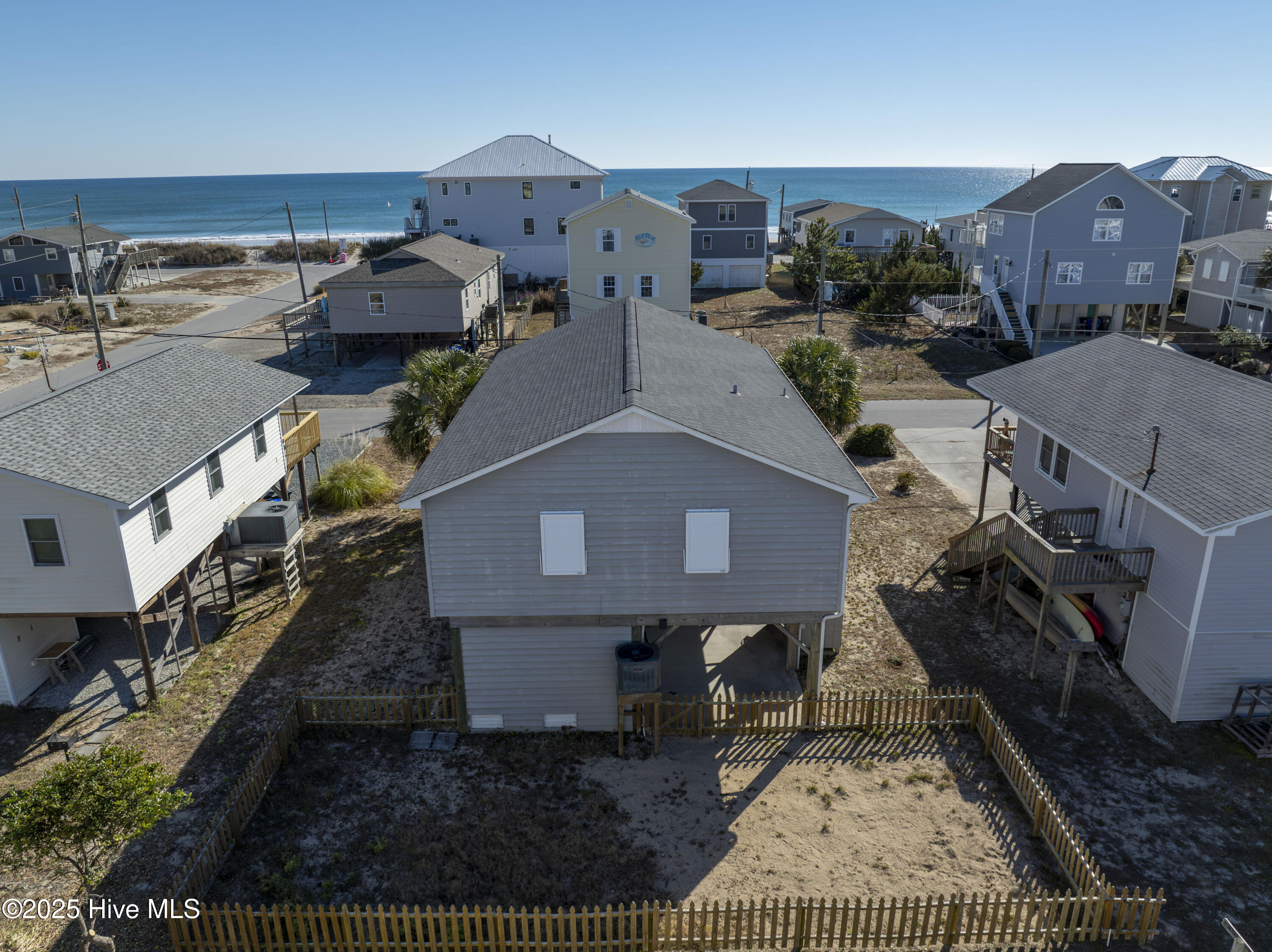 1423 N Topsail Drive