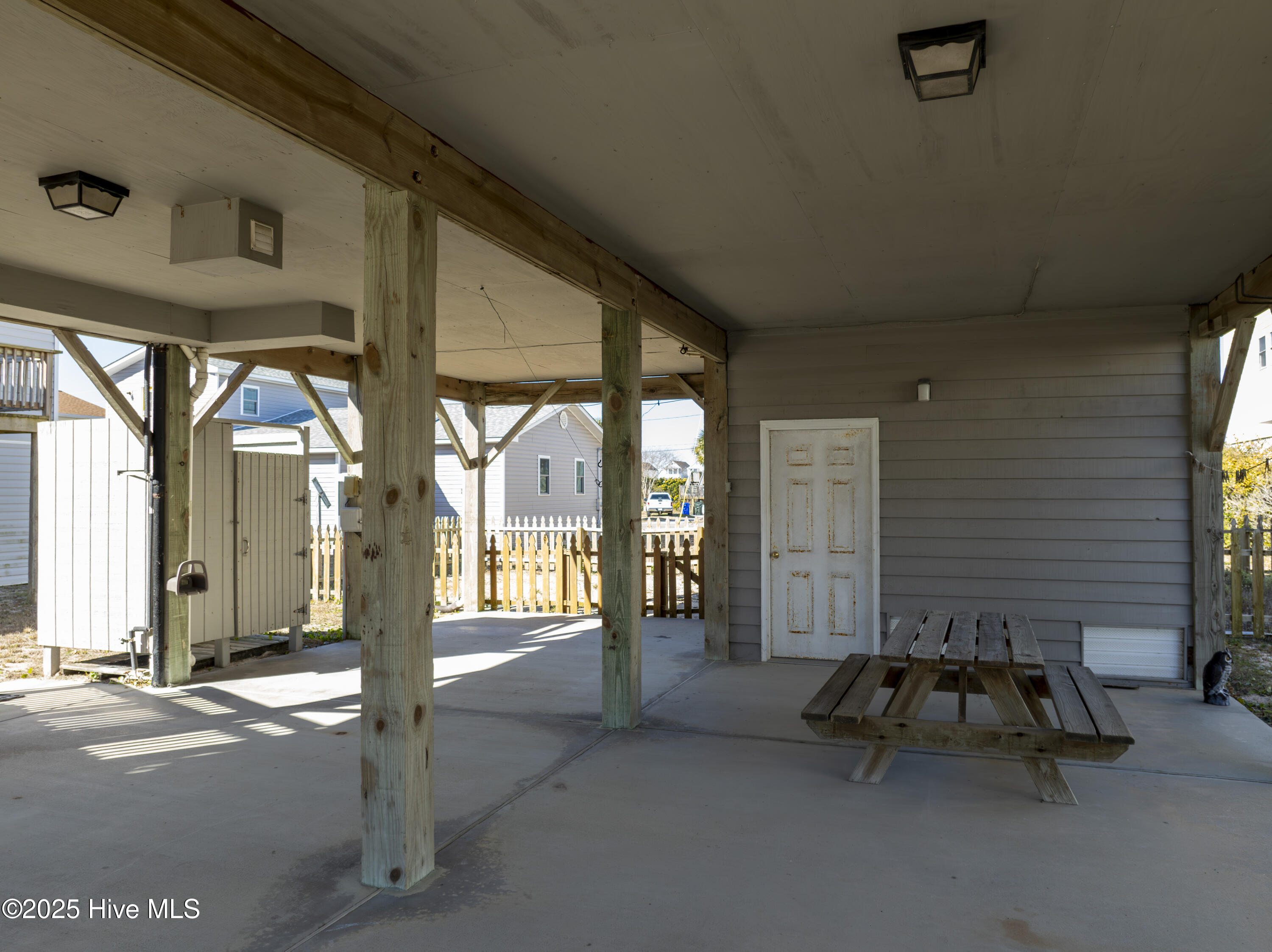 1423 N Topsail Drive