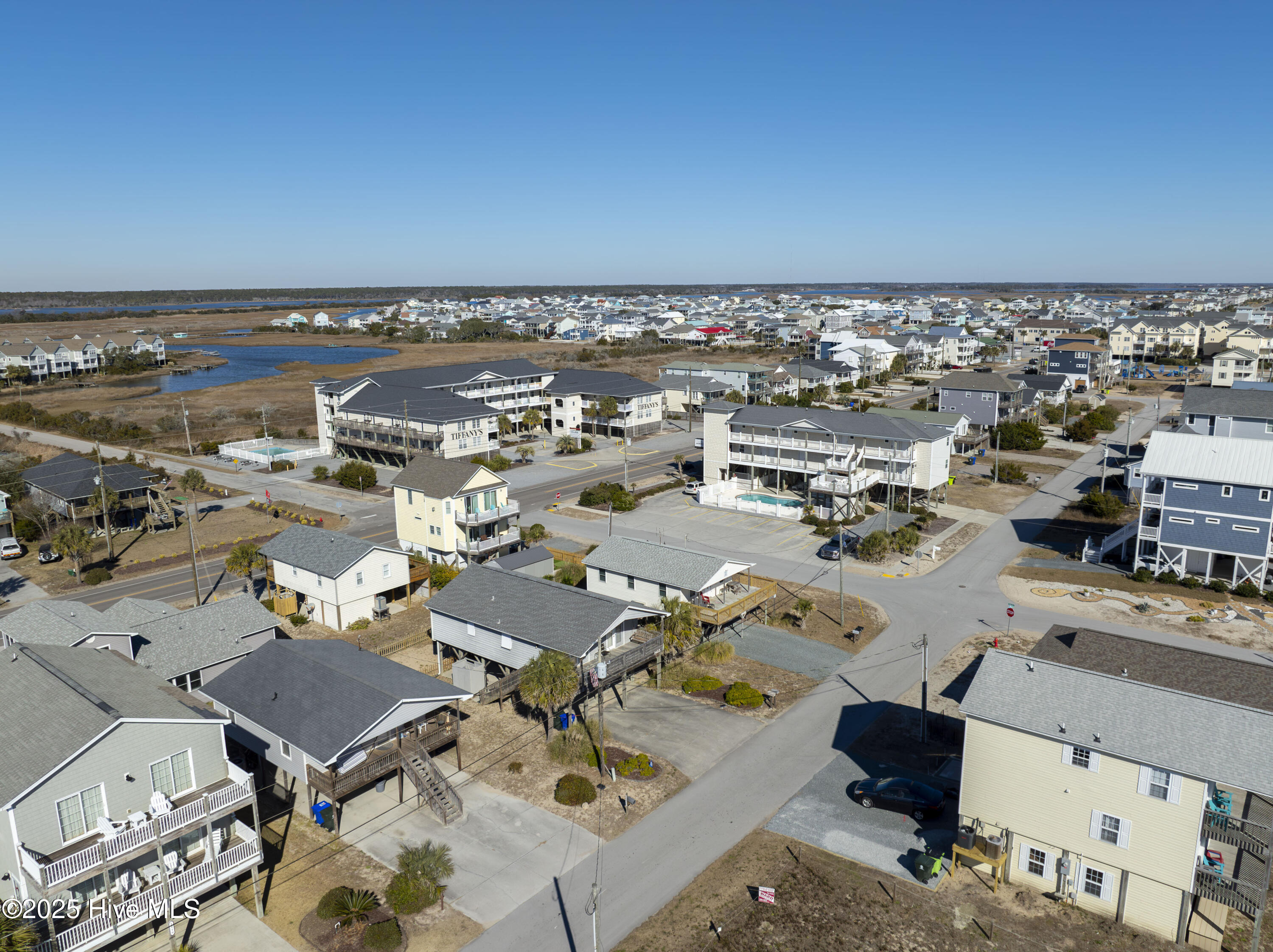 1423 N Topsail Drive