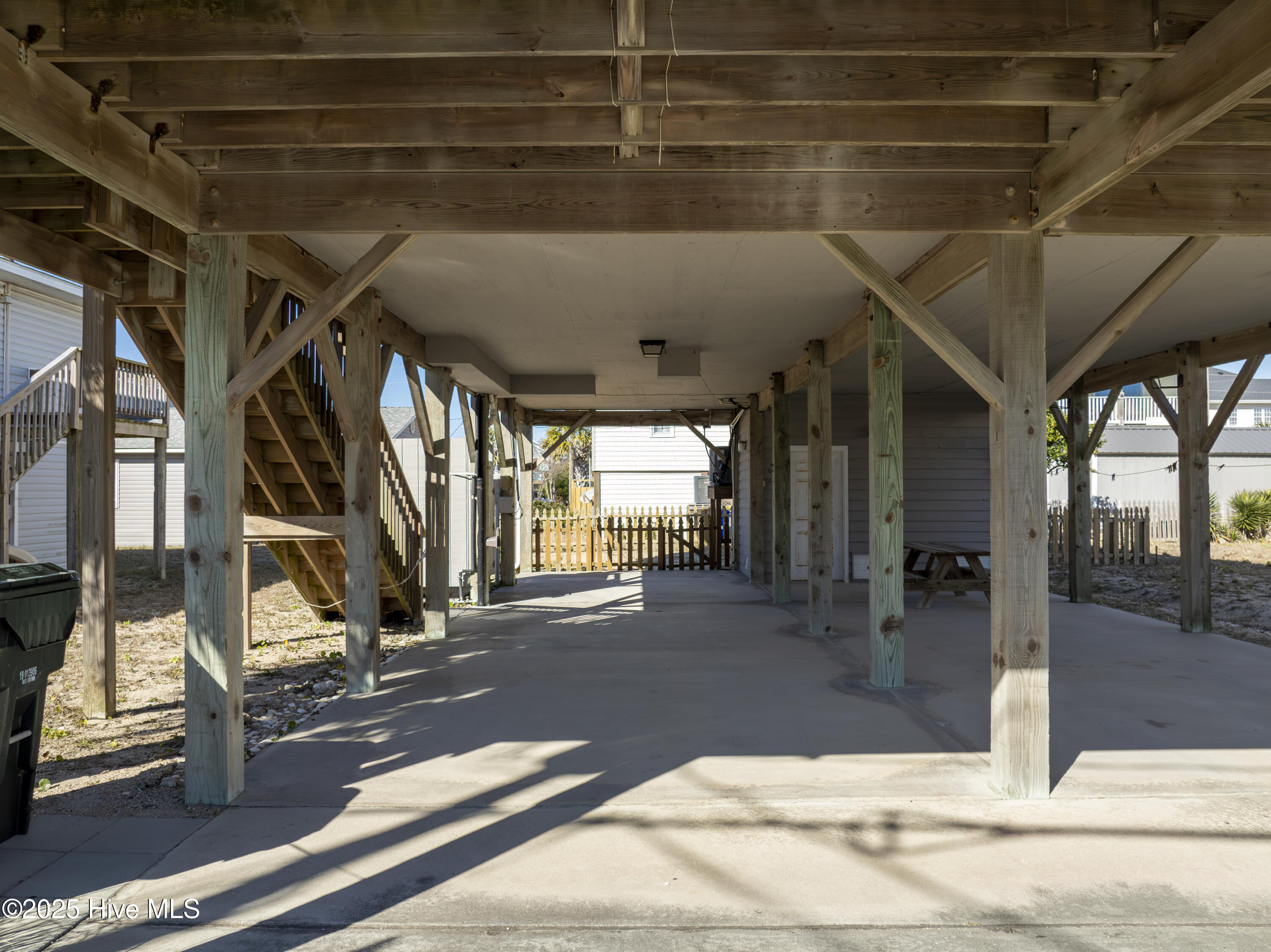 1423 N Topsail Drive