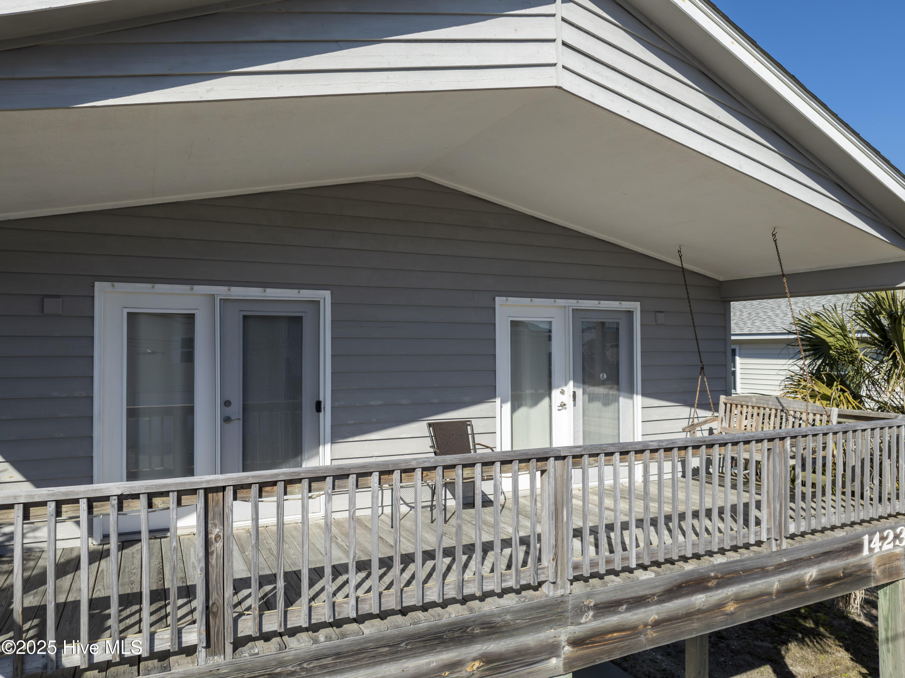 1423 N Topsail Drive