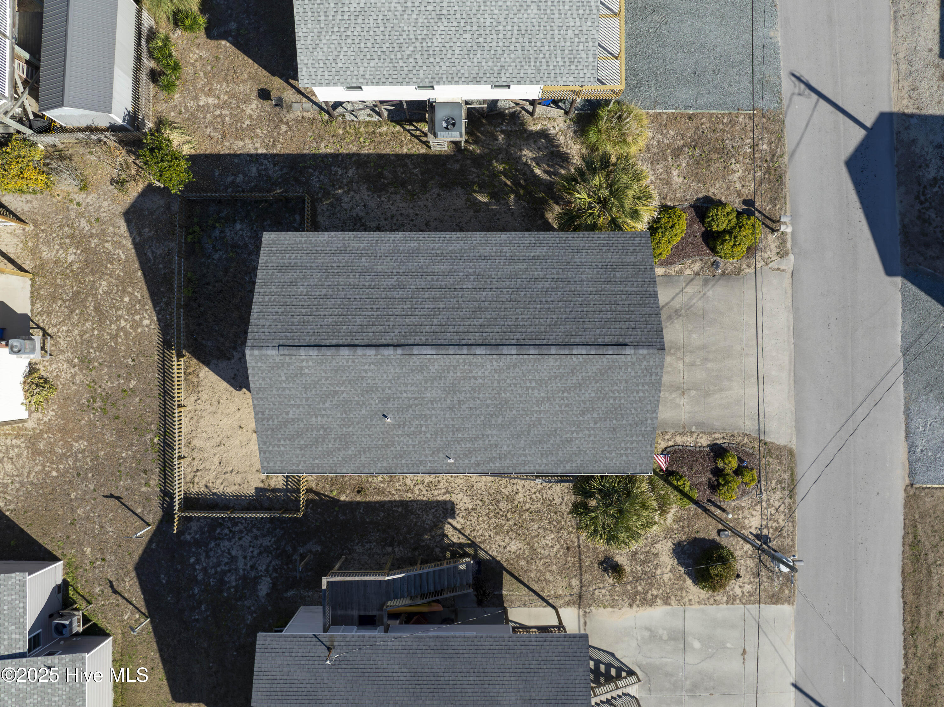 1423 N Topsail Drive