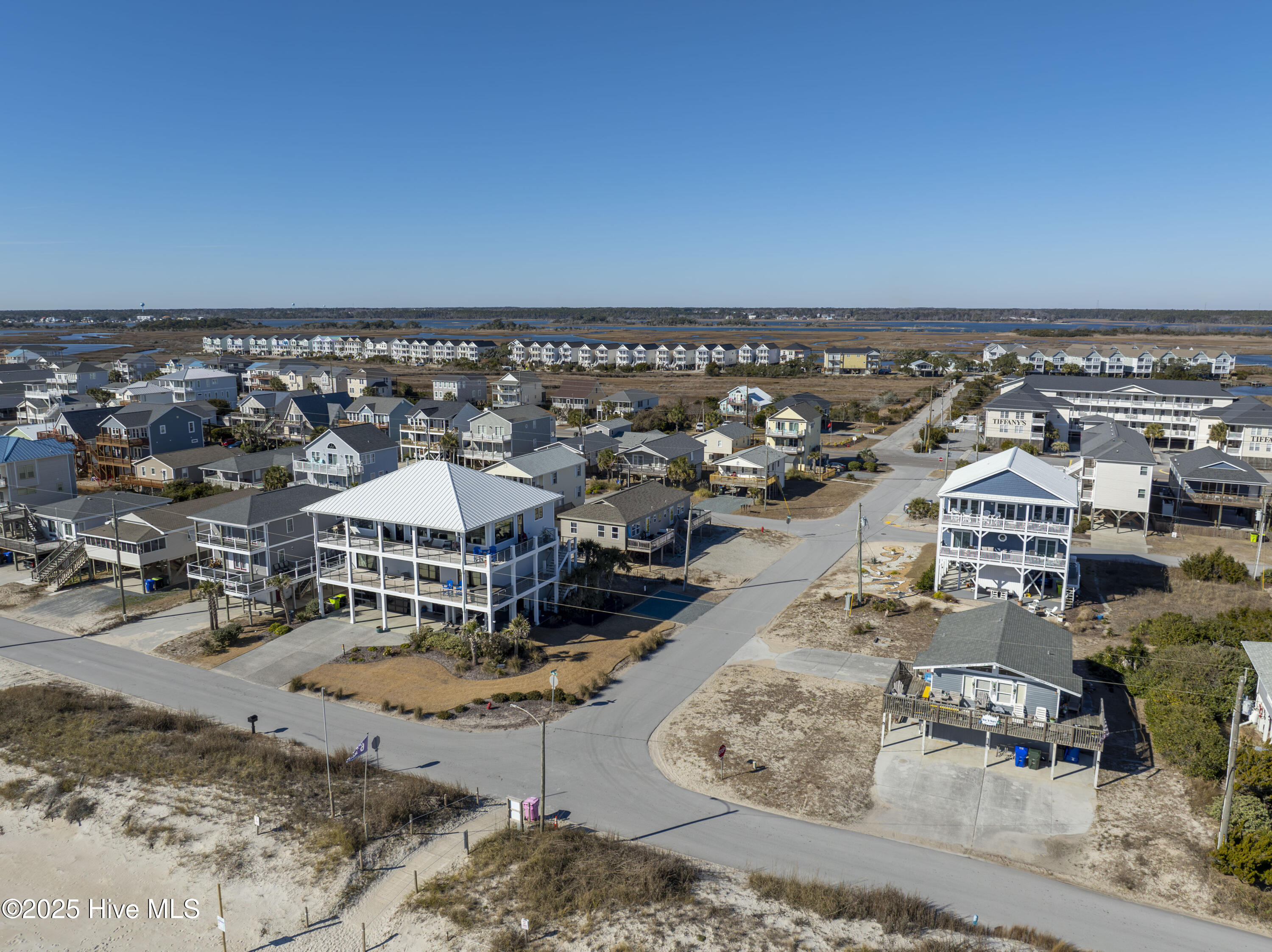 1423 N Topsail Drive