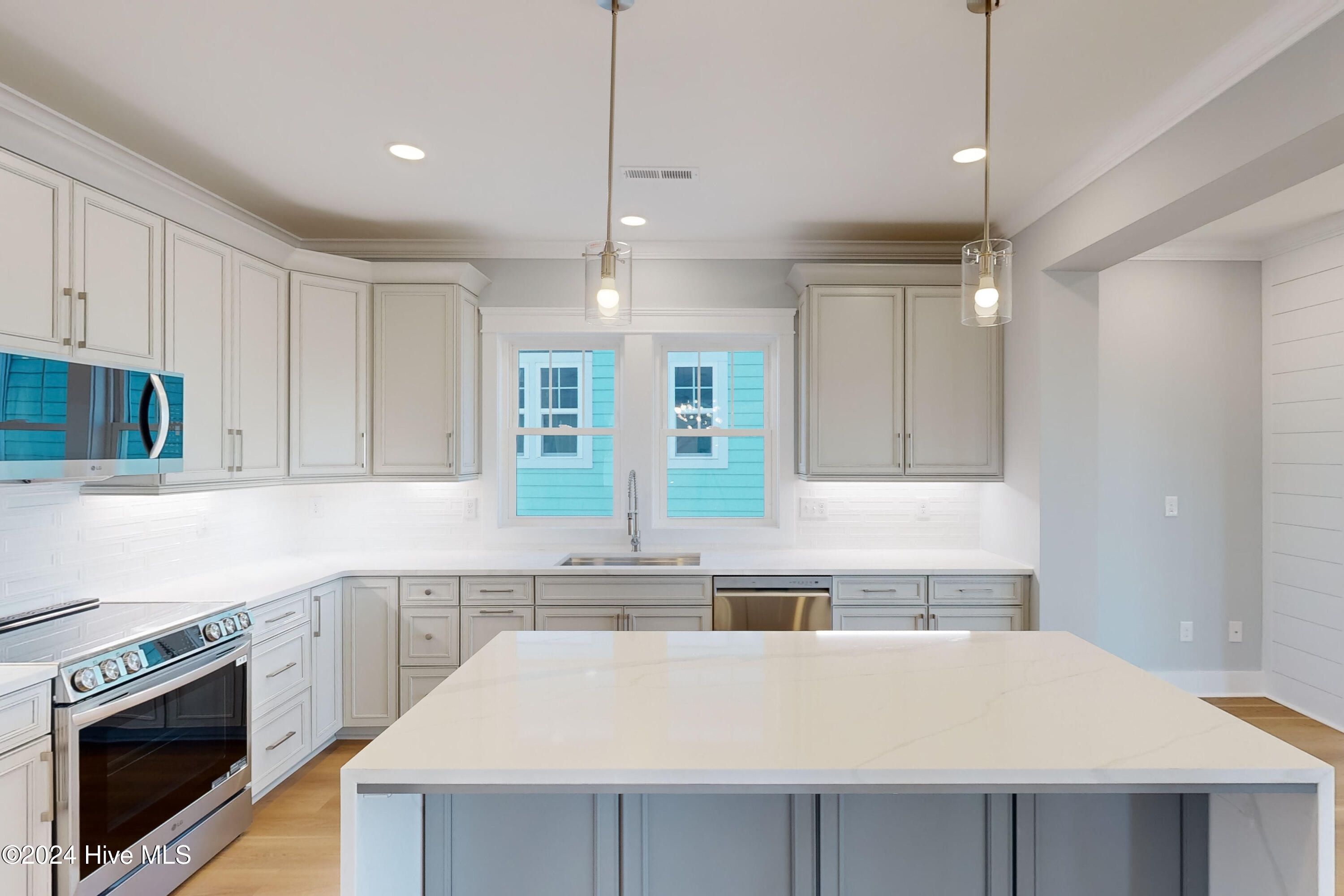 415 Summerhouse Drive