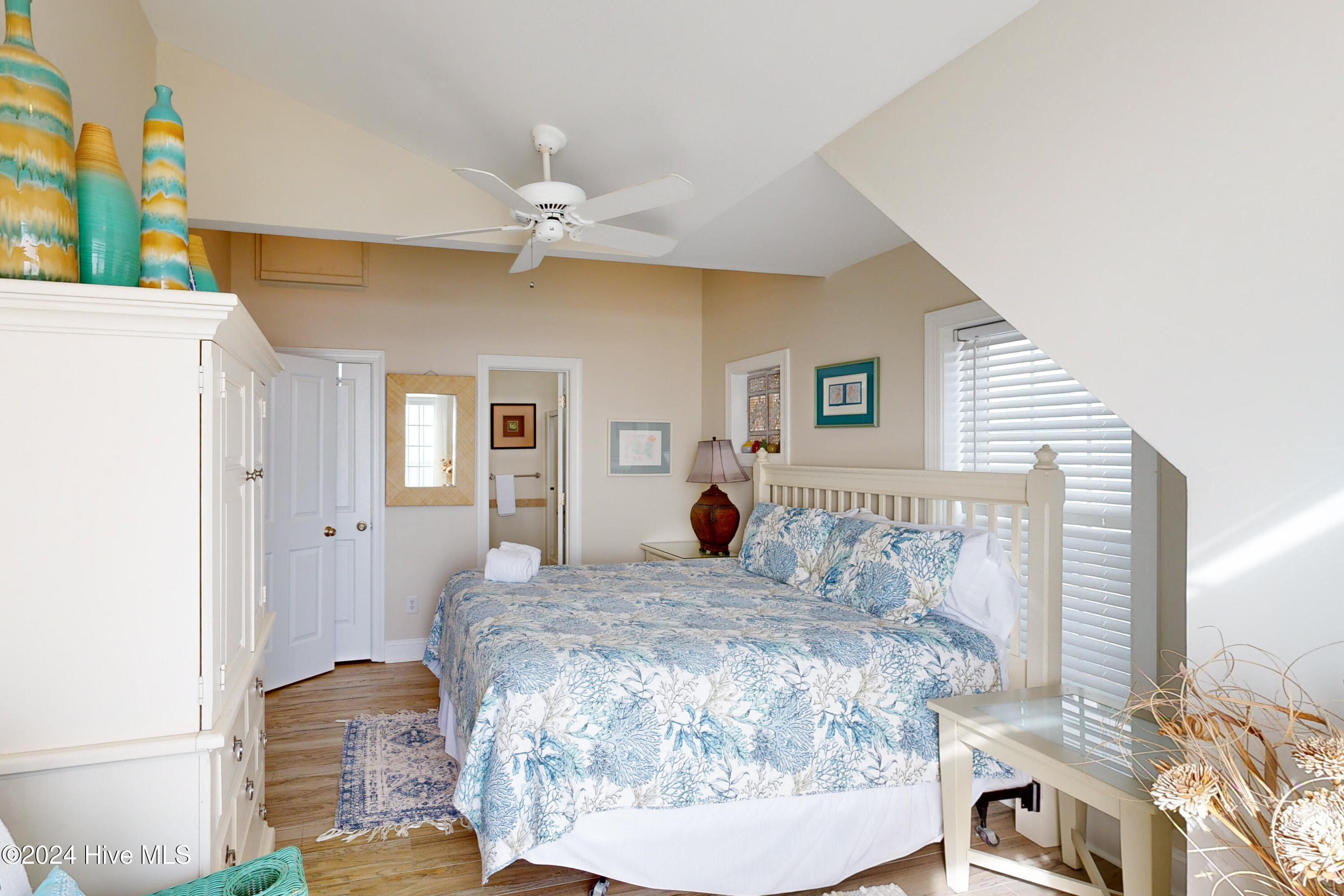 4256 Island Drive