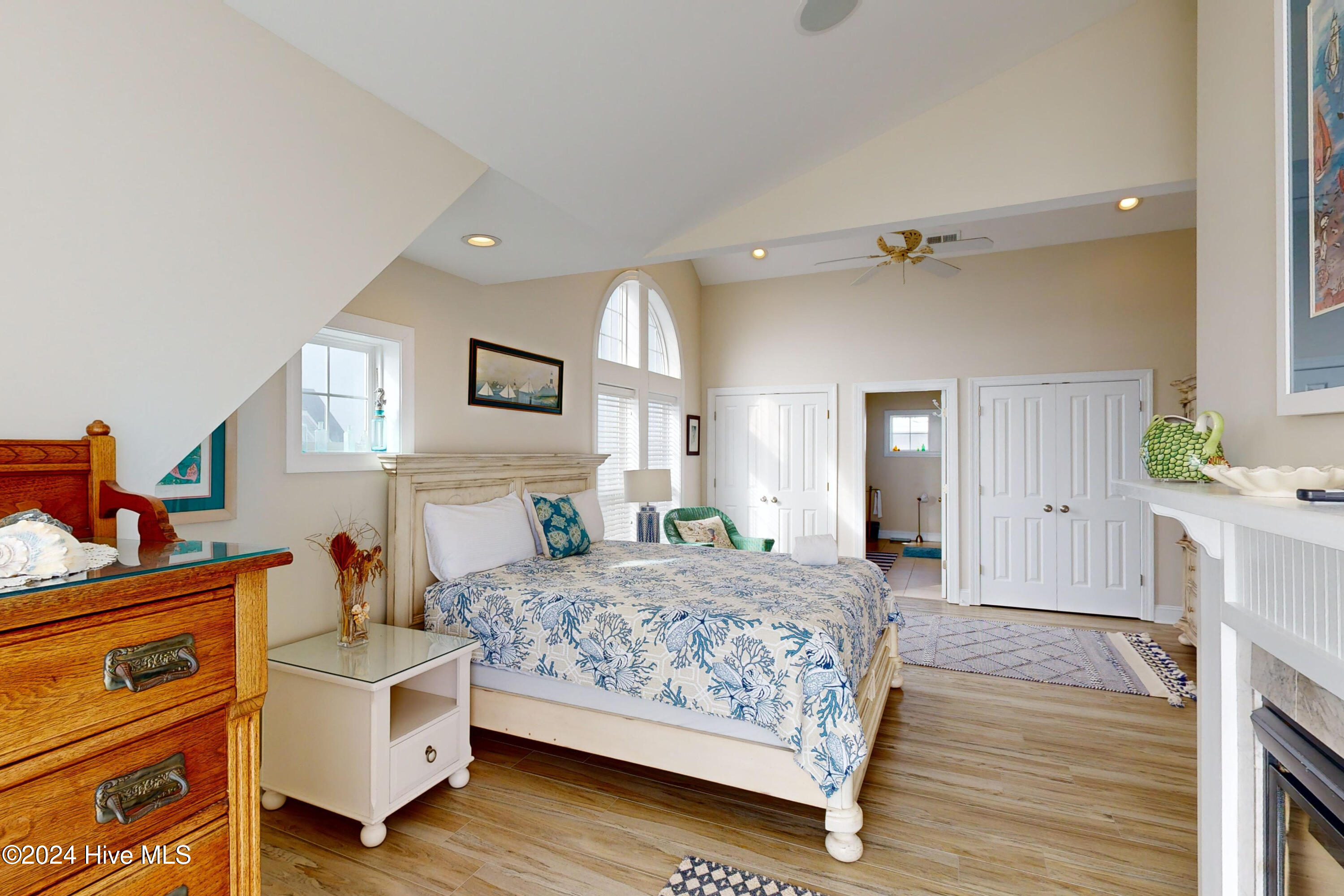 4256 Island Drive