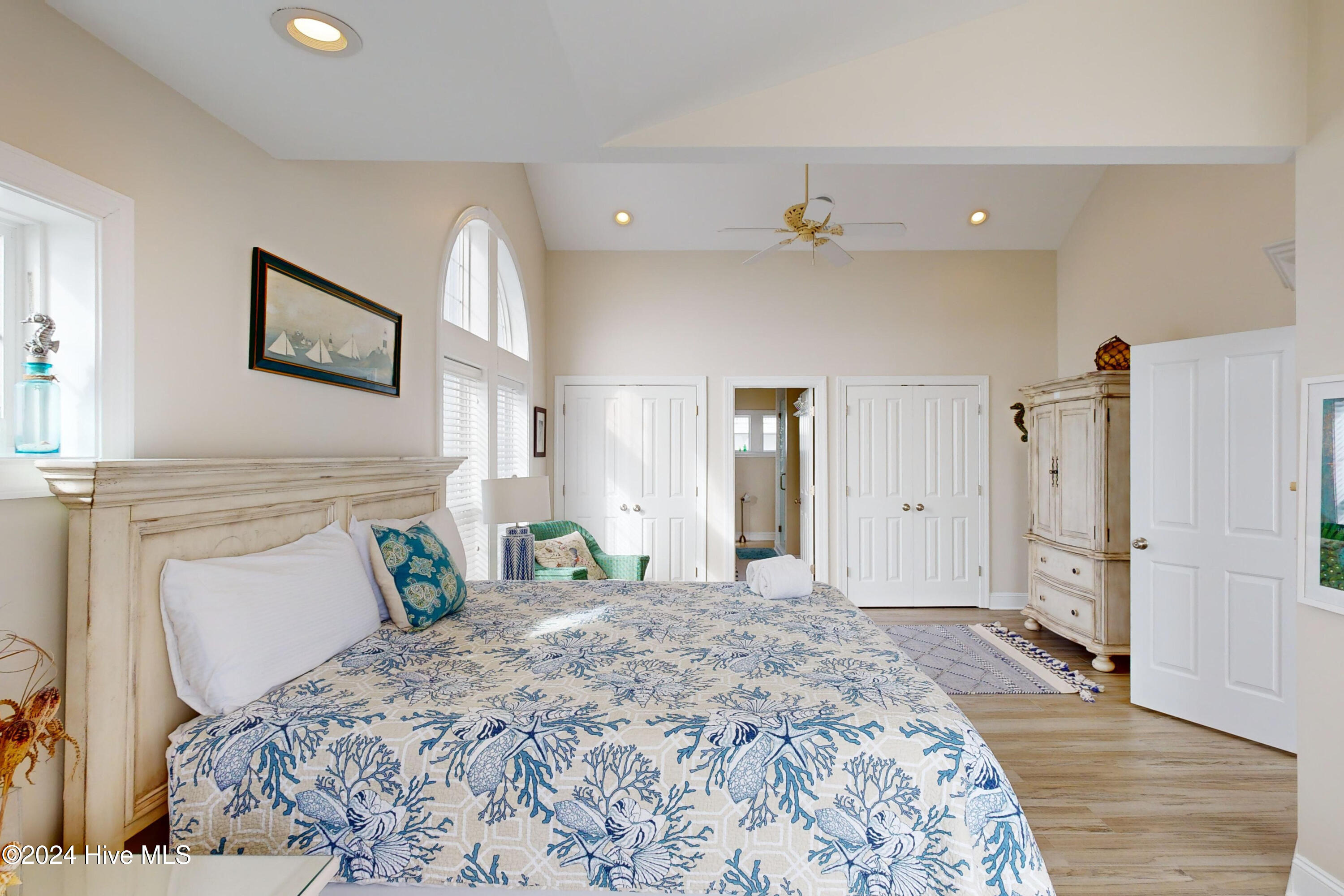 4256 Island Drive