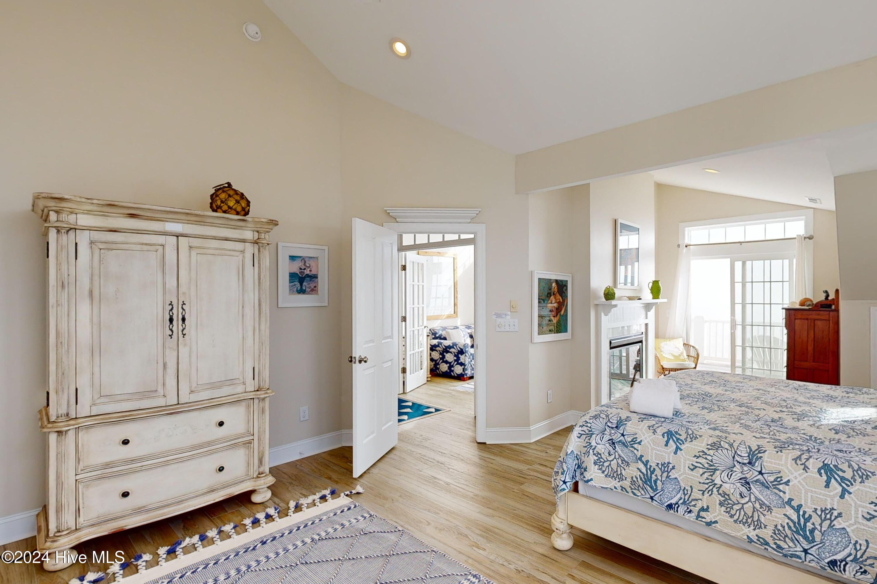 4256 Island Drive