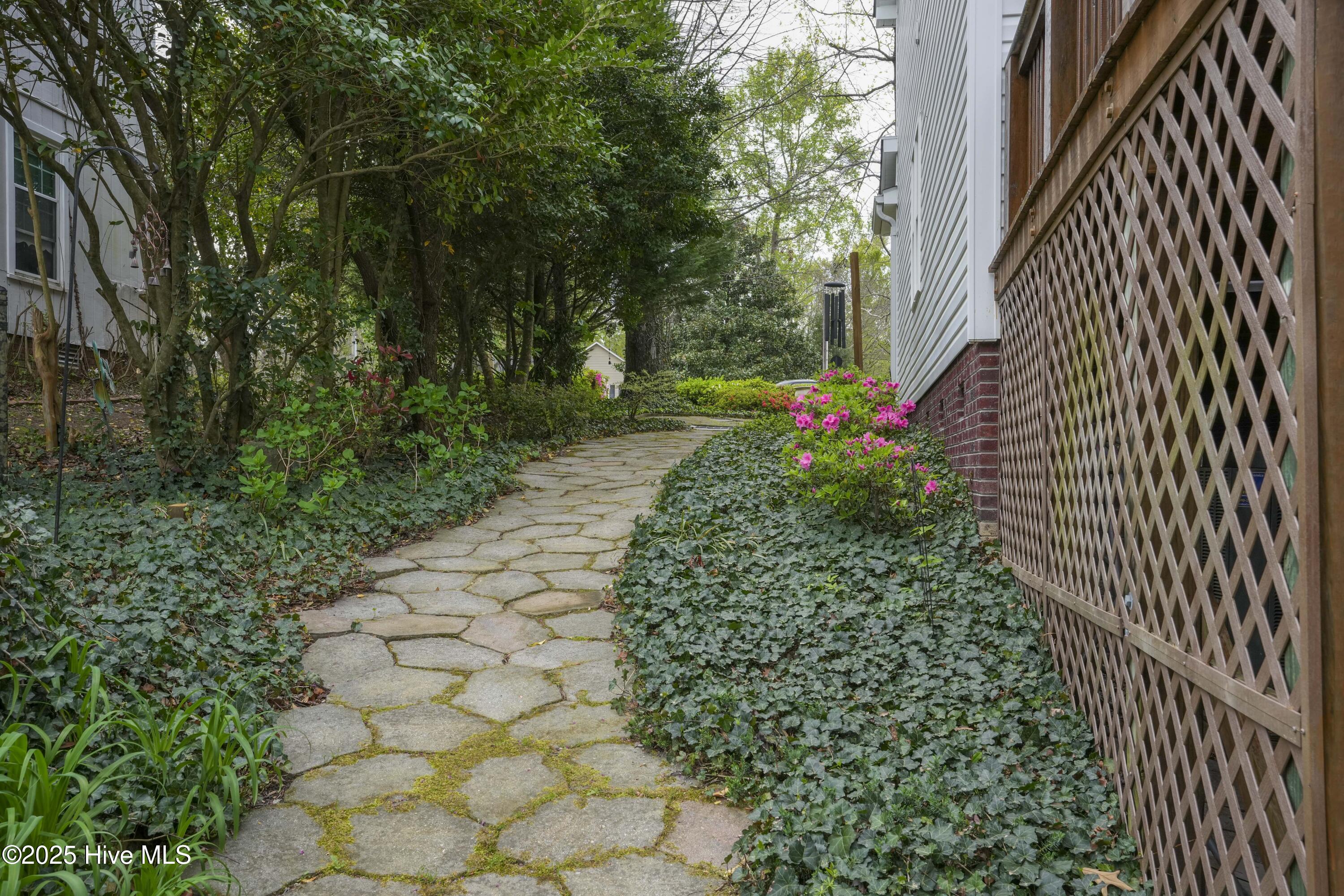 2229 Greenwood Court