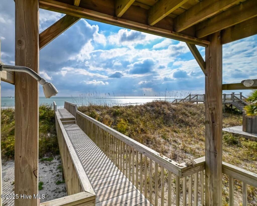 3876 Island Drive