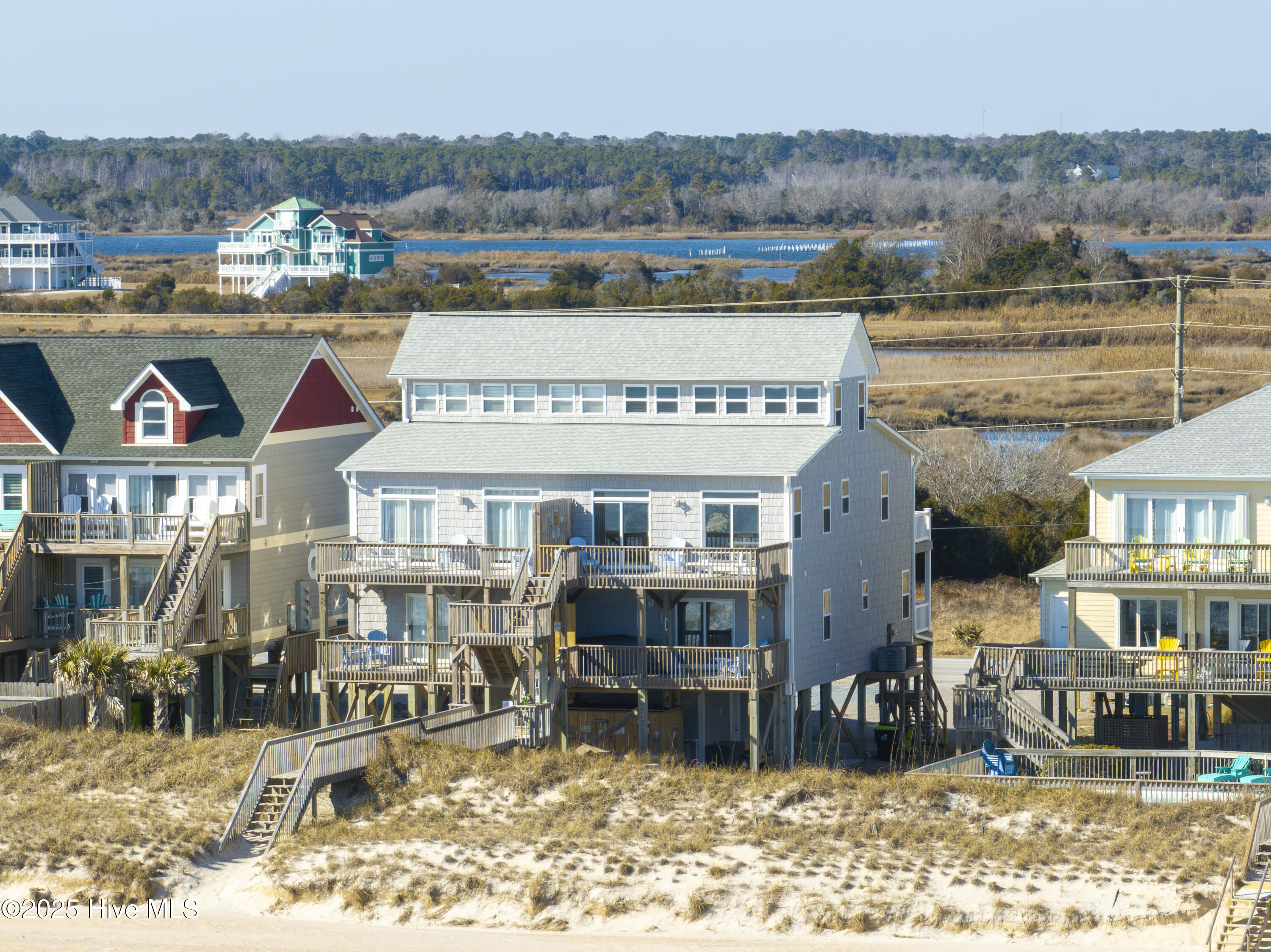 3876 Island Drive