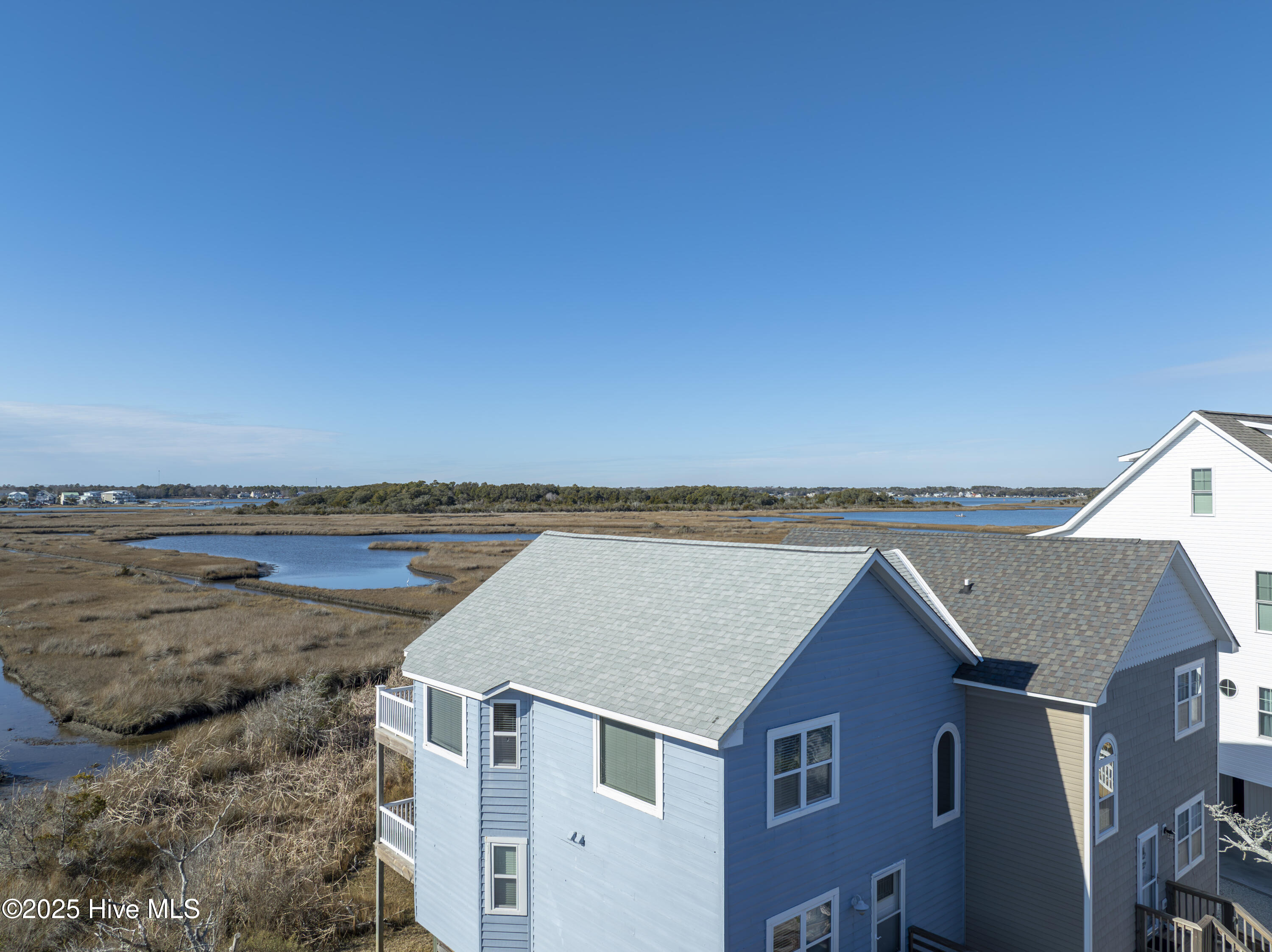 320 Bay Circle