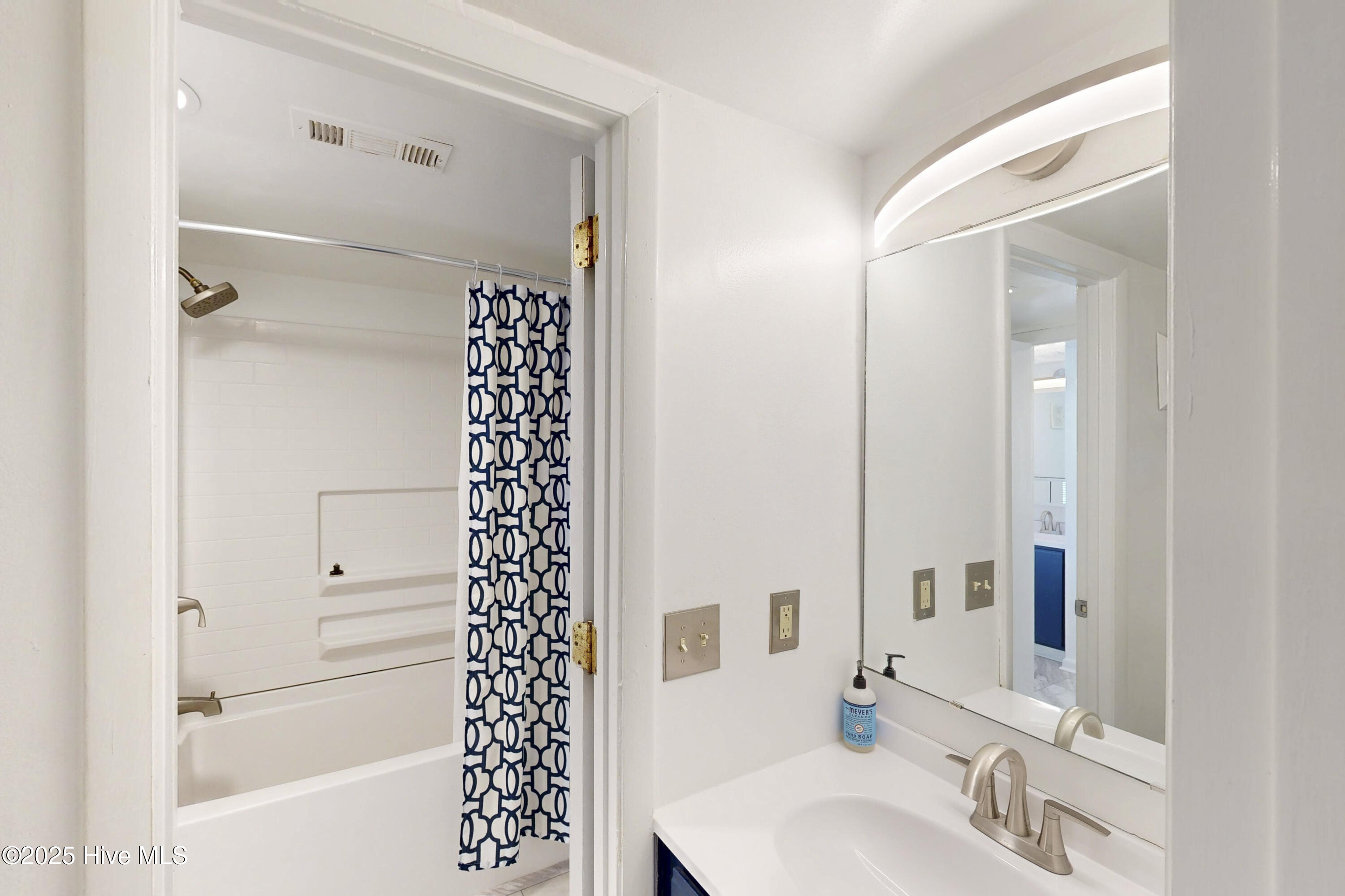 918 N New River Drive, 126