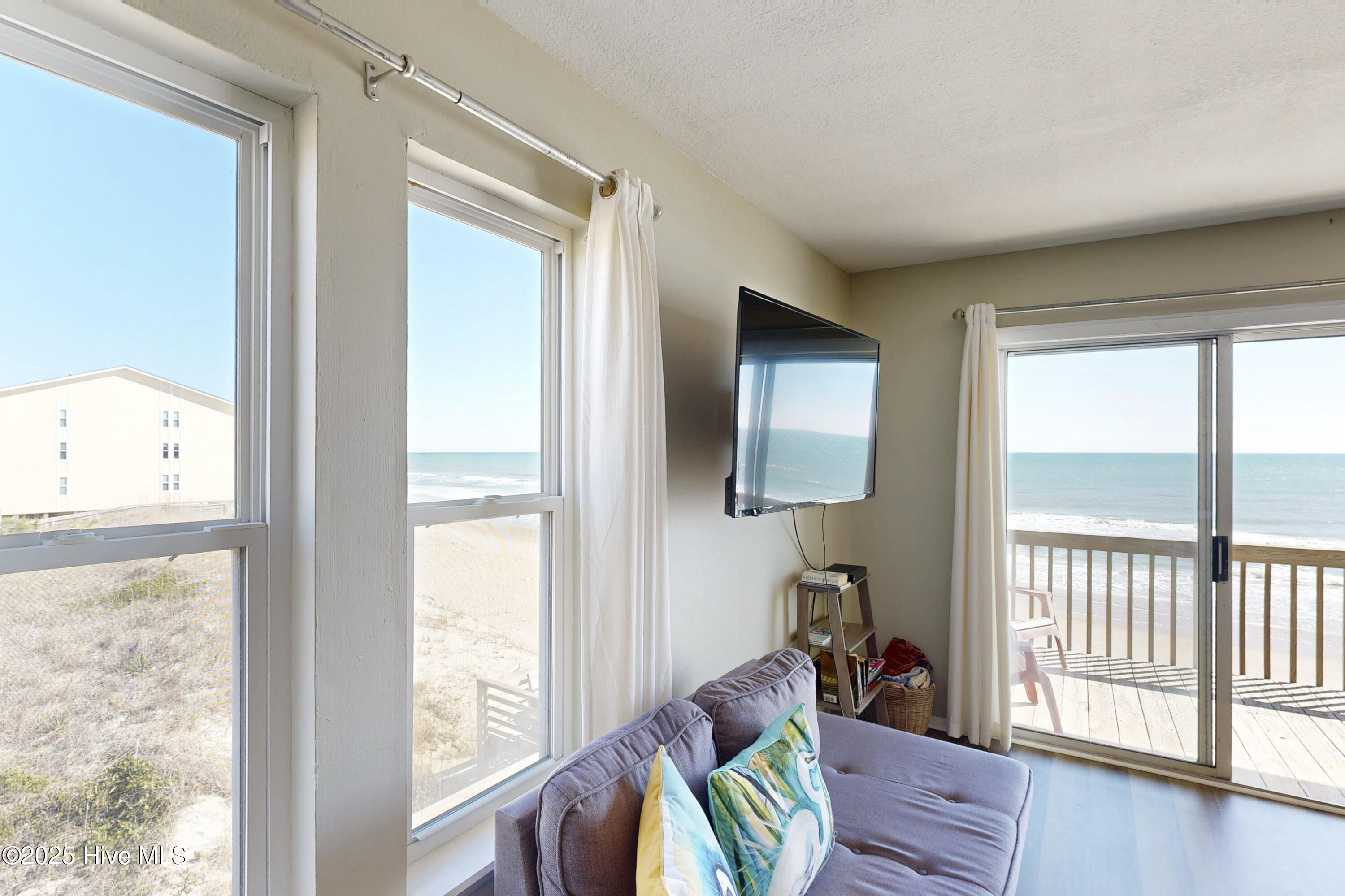 918 N New River Drive, 126