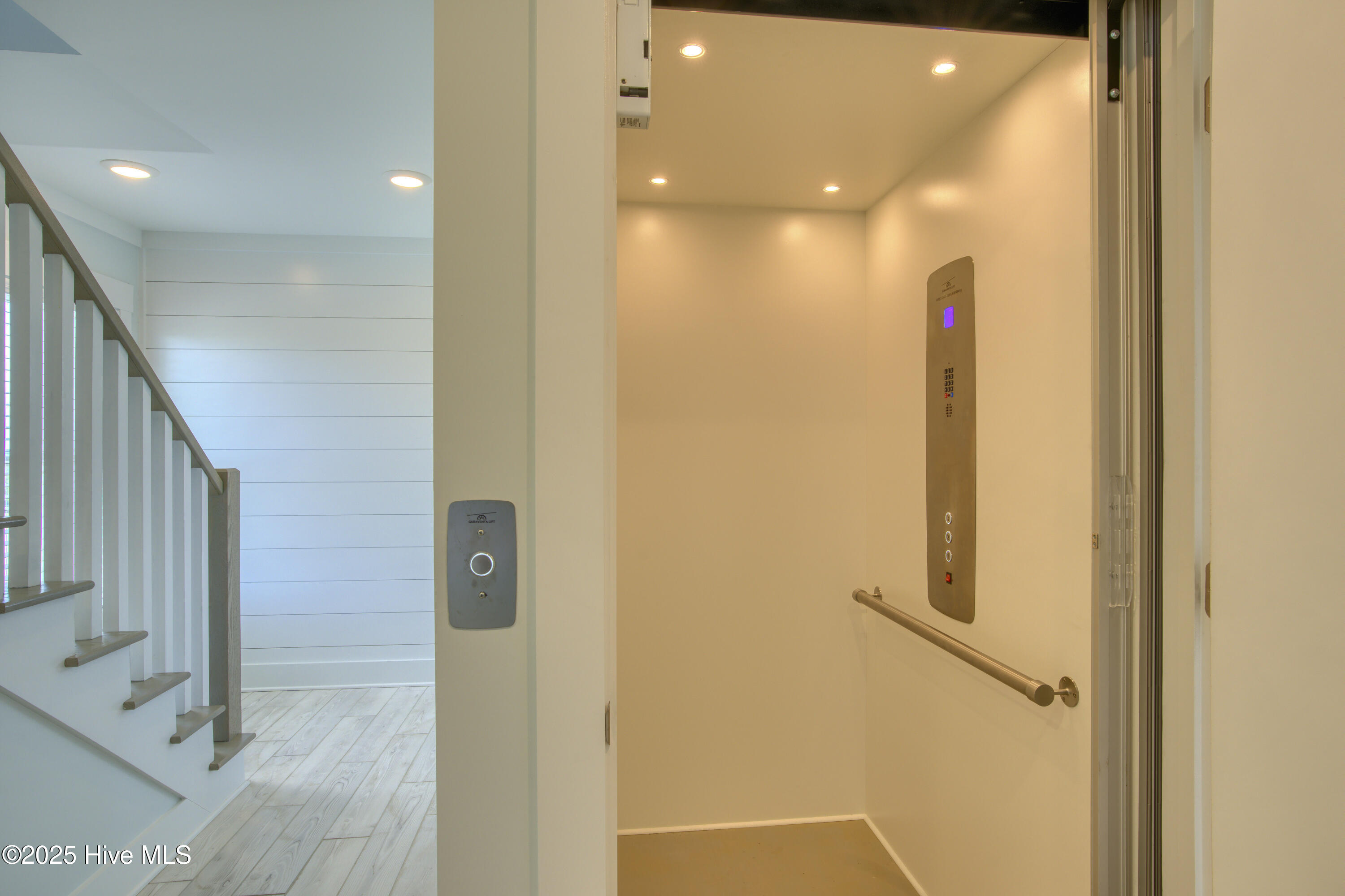 109 Barton Bay Court