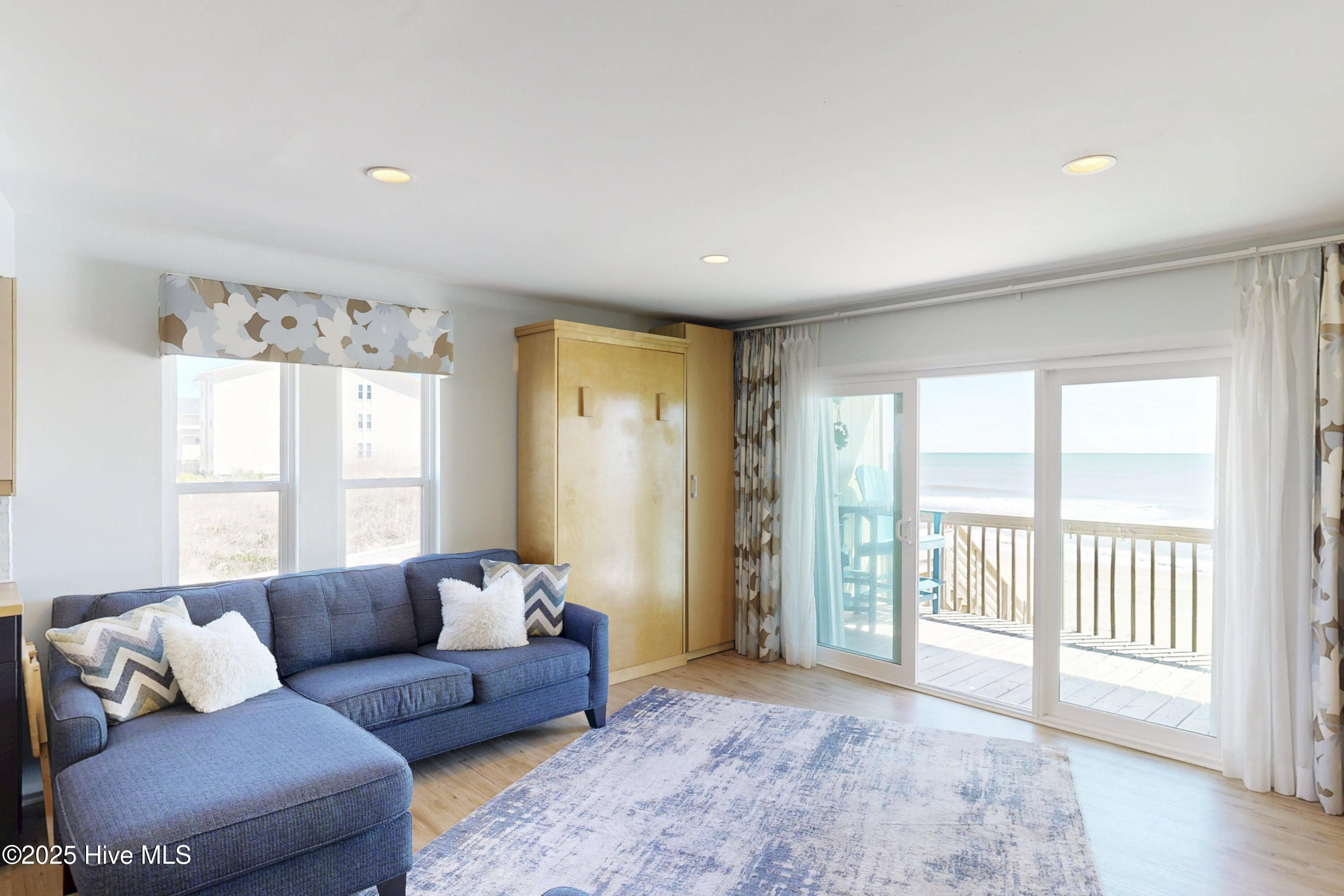 918 N New River Drive, 116