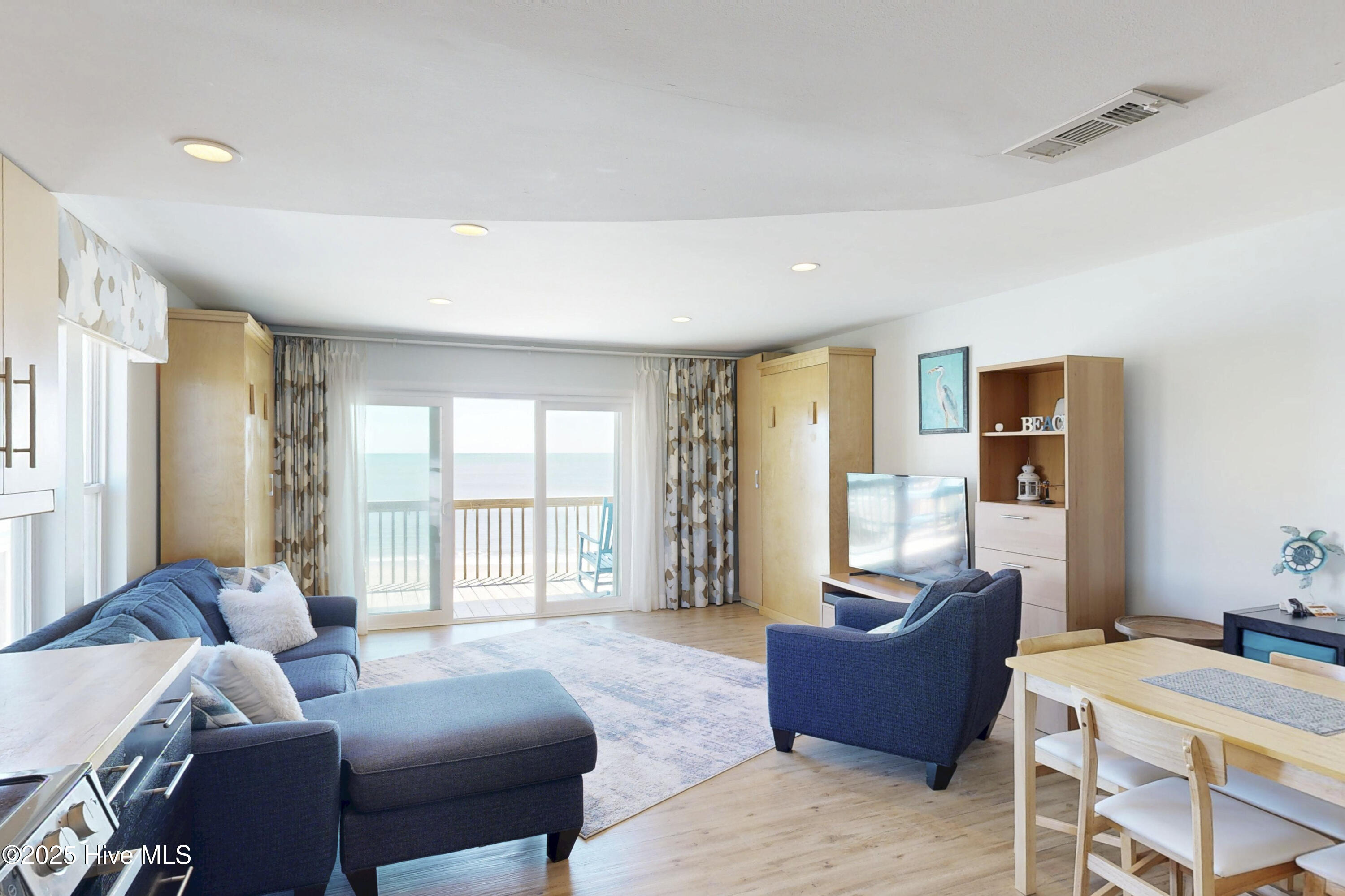 918 N New River Drive, 116