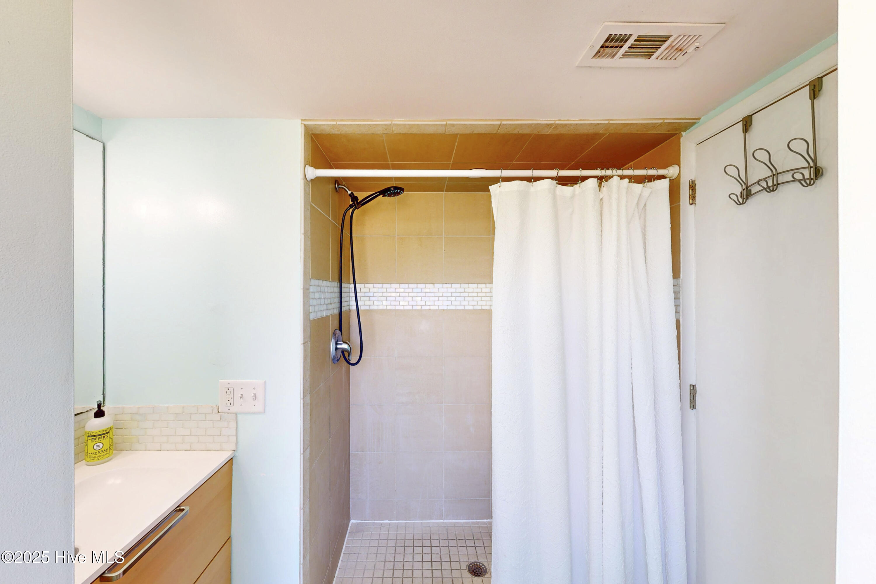 918 N New River Drive, 116