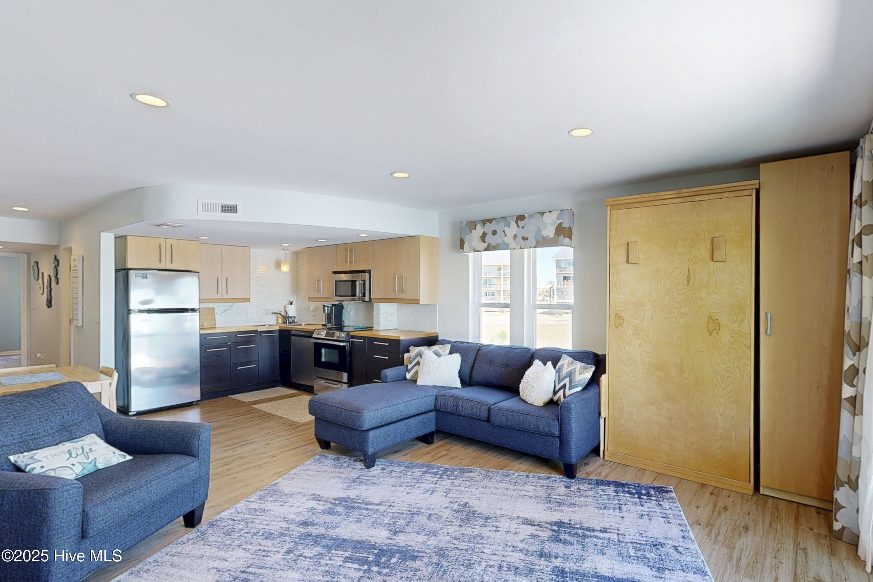 918 N New River Drive, 116