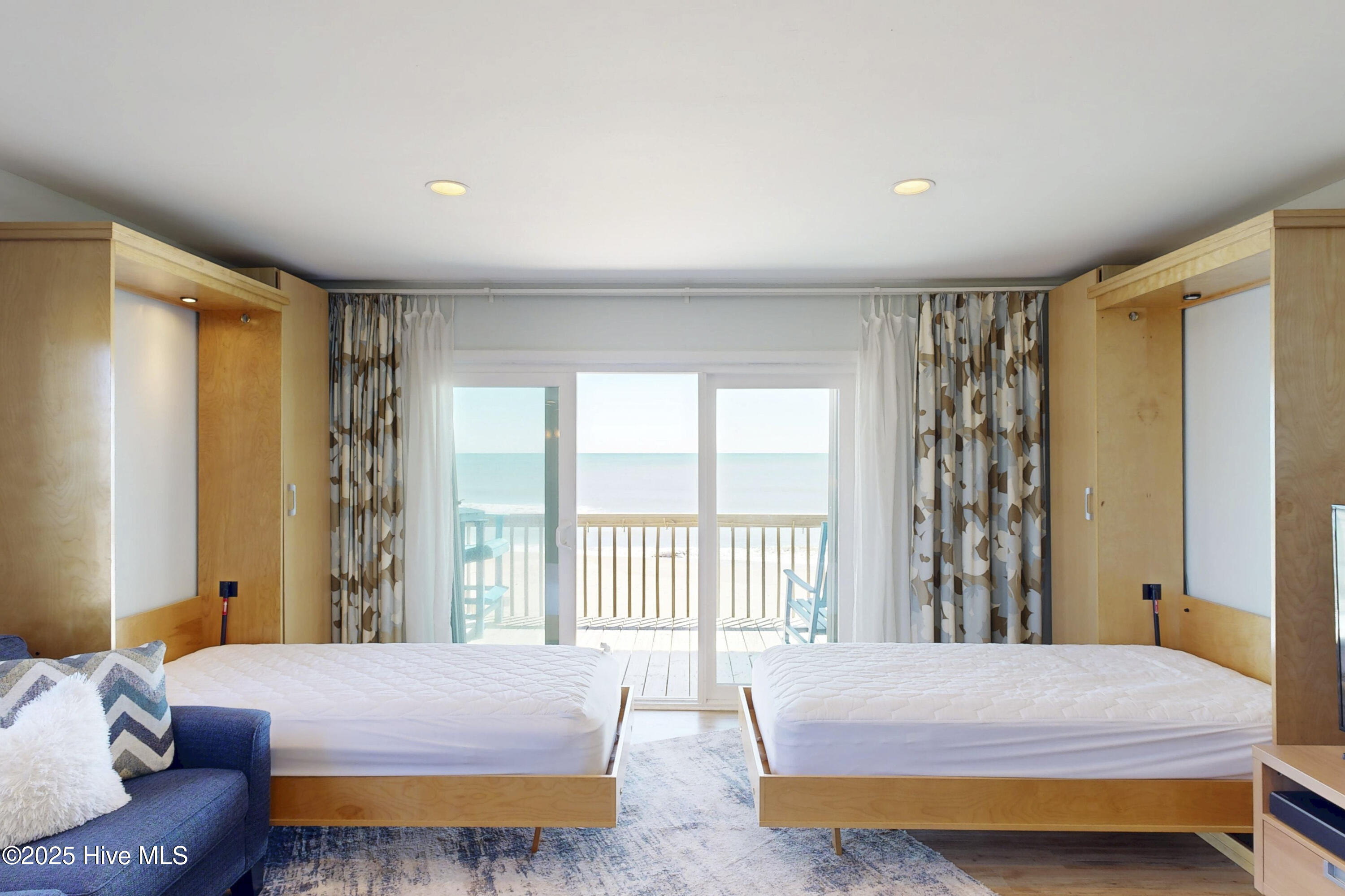 918 N New River Drive, 116