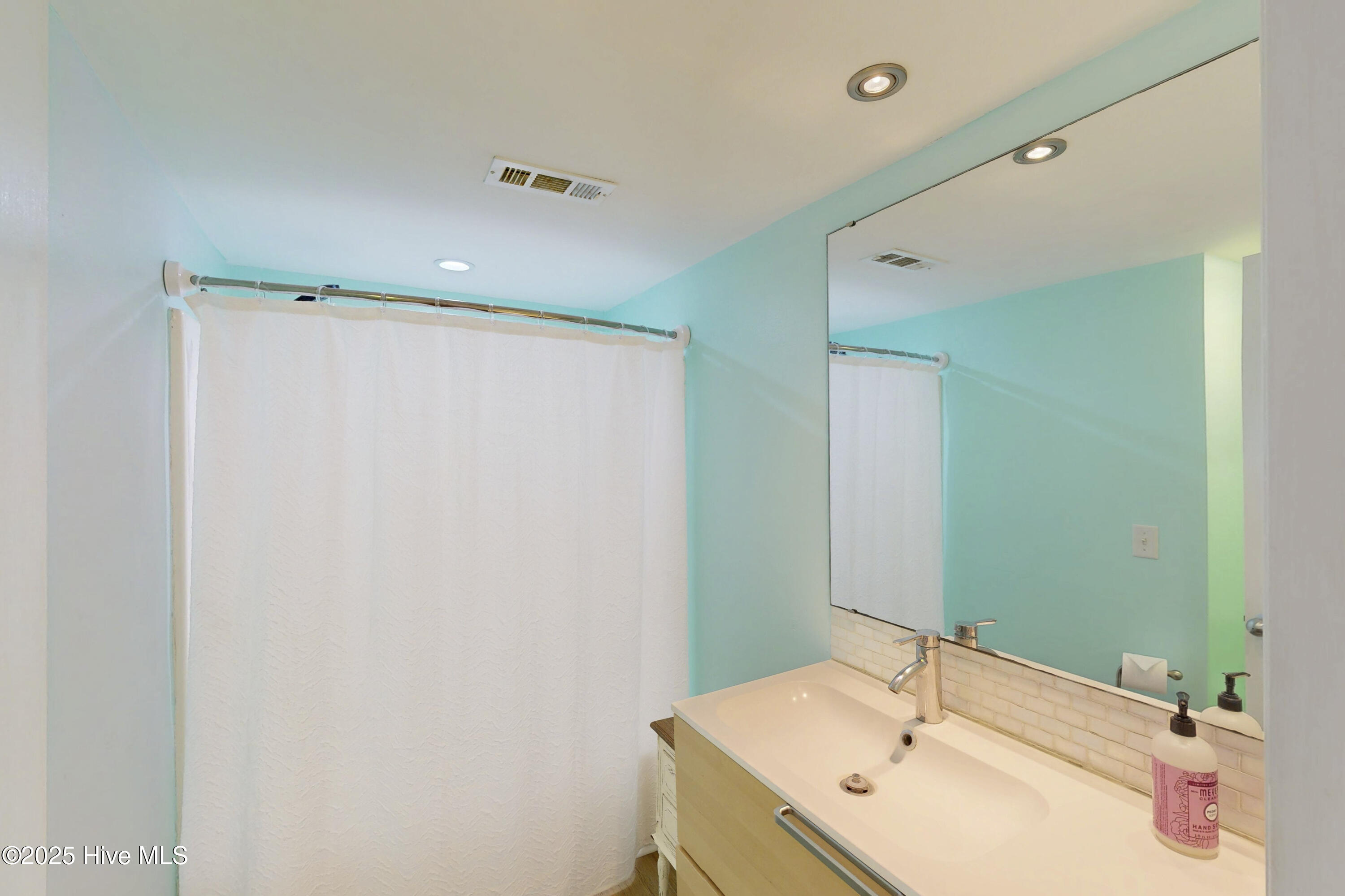 918 N New River Drive, 116