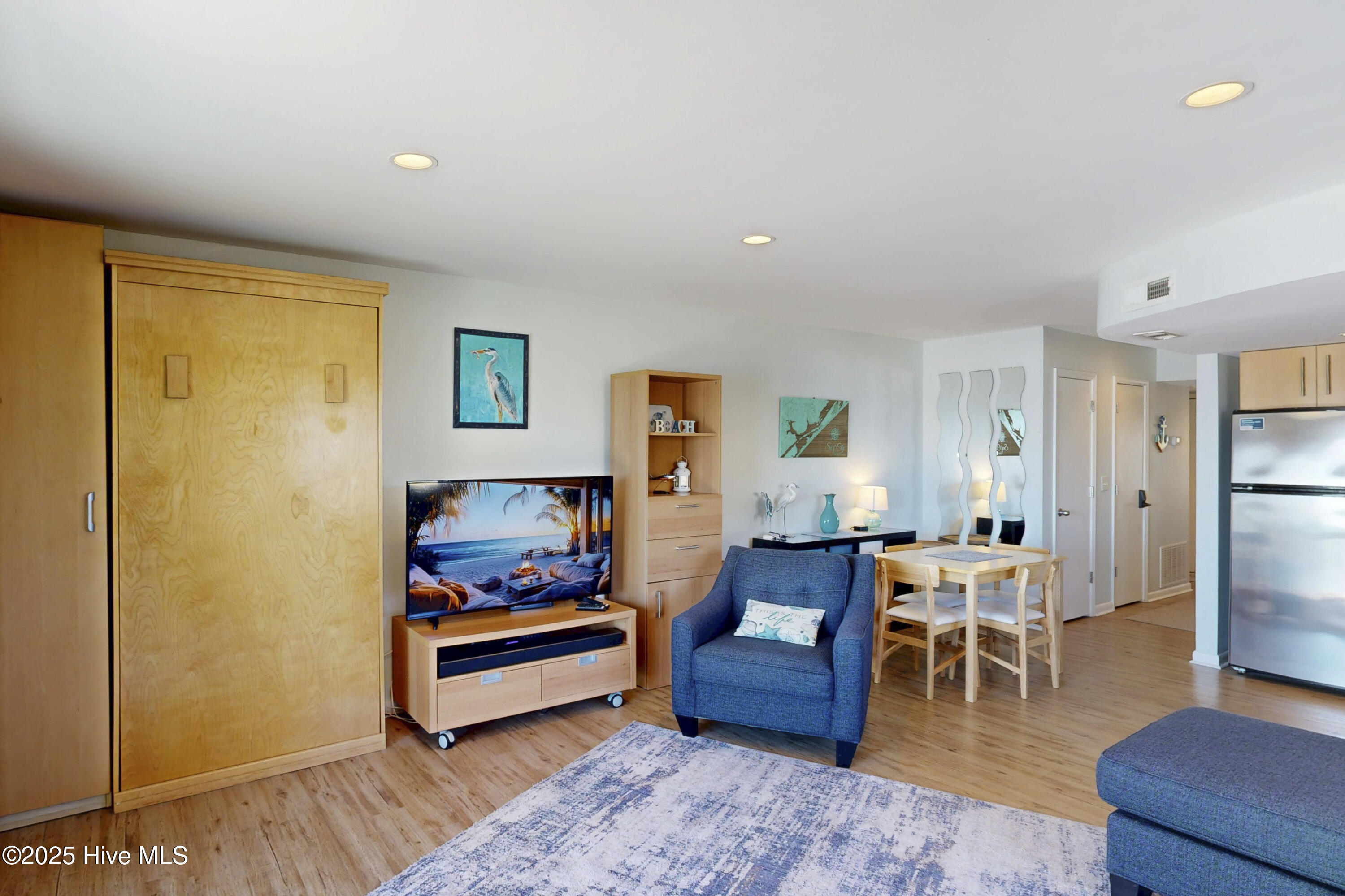 918 N New River Drive, 116