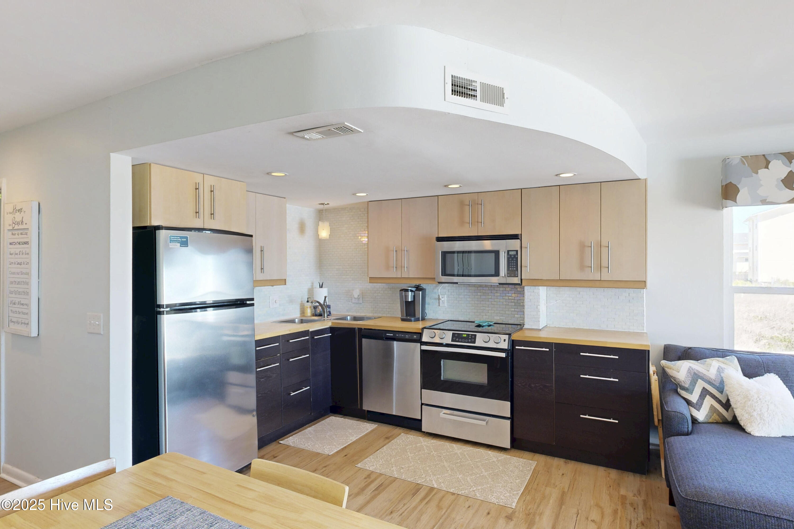 918 N New River Drive, 116