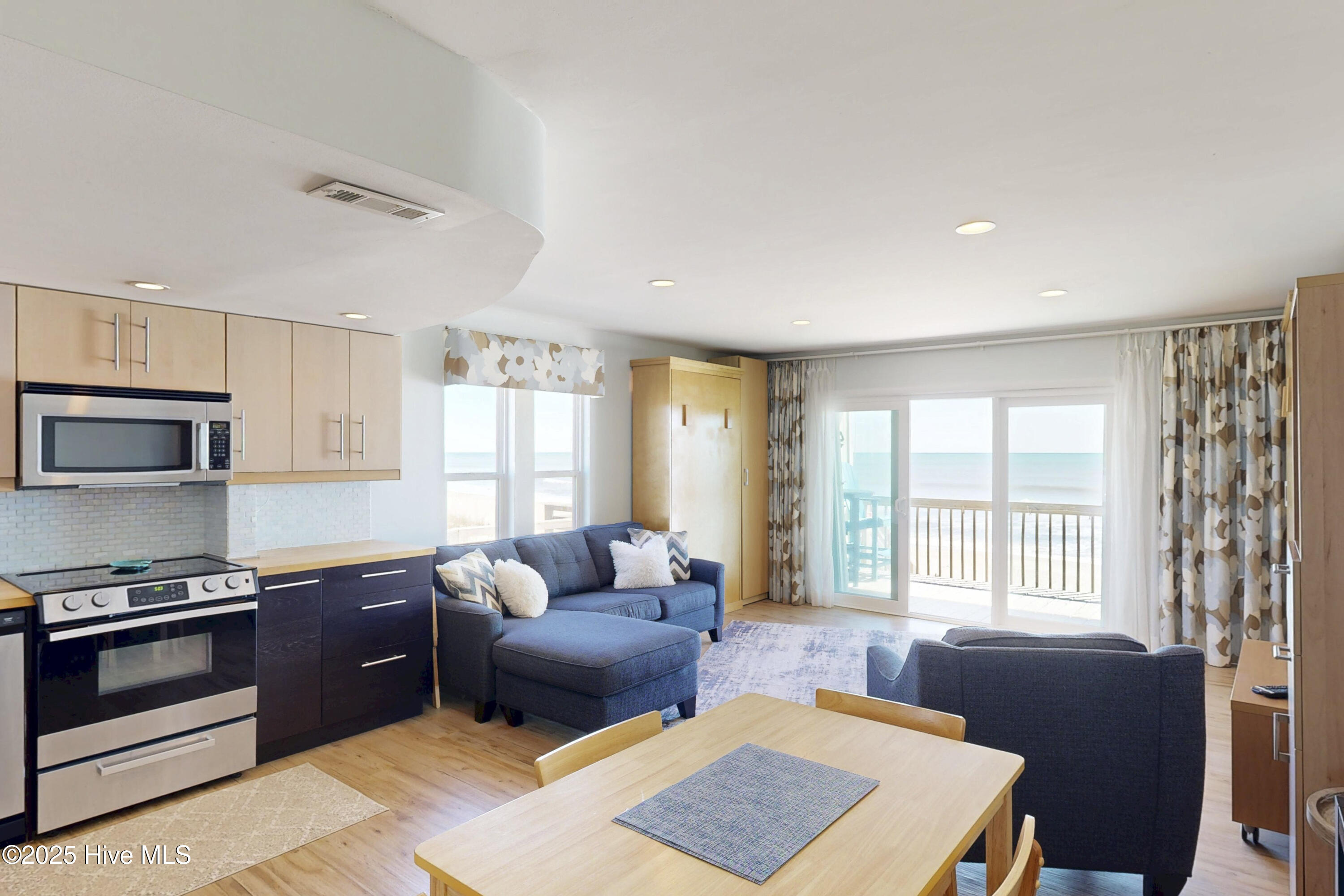 918 N New River Drive, 116