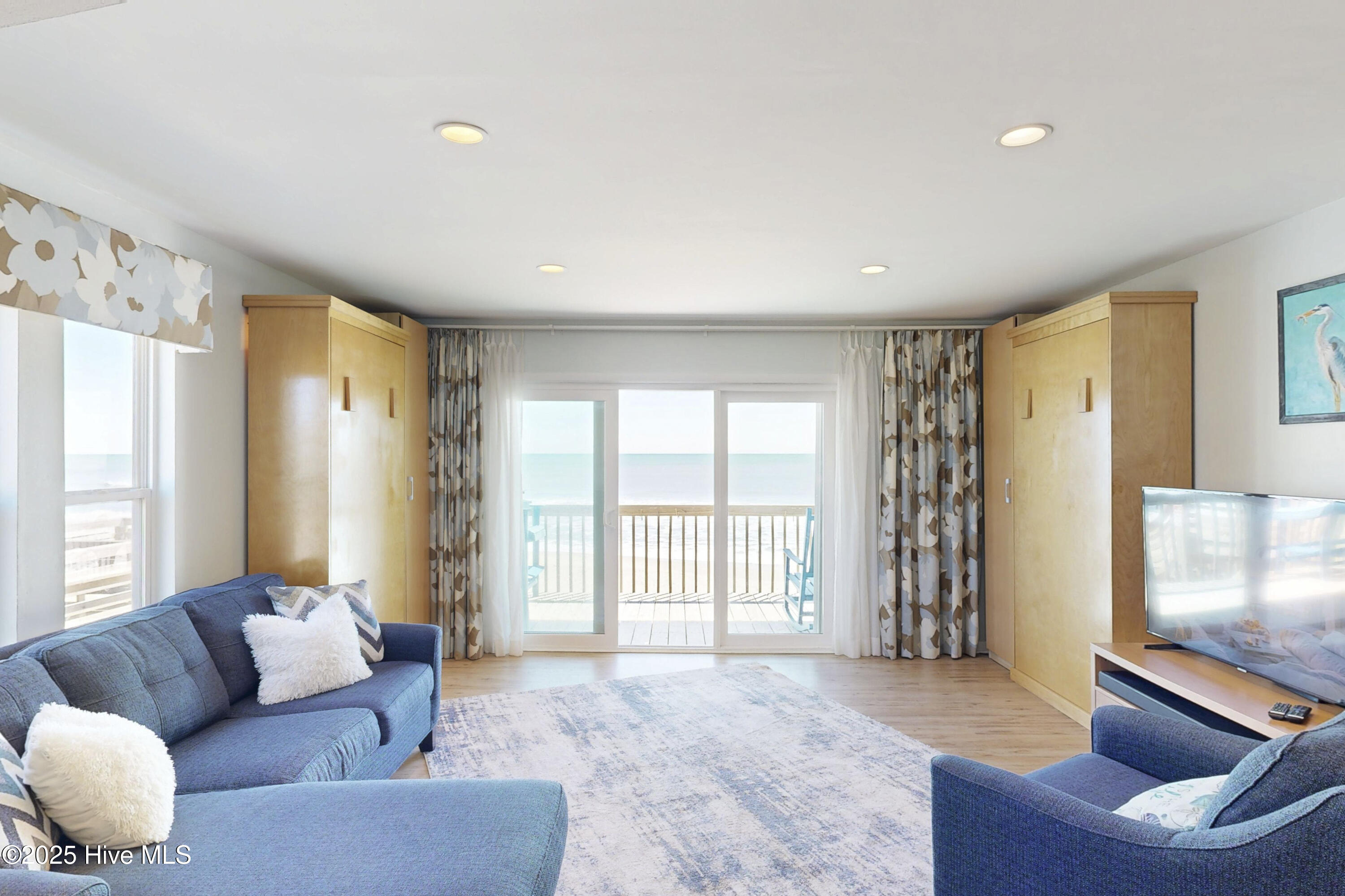 918 N New River Drive, 116