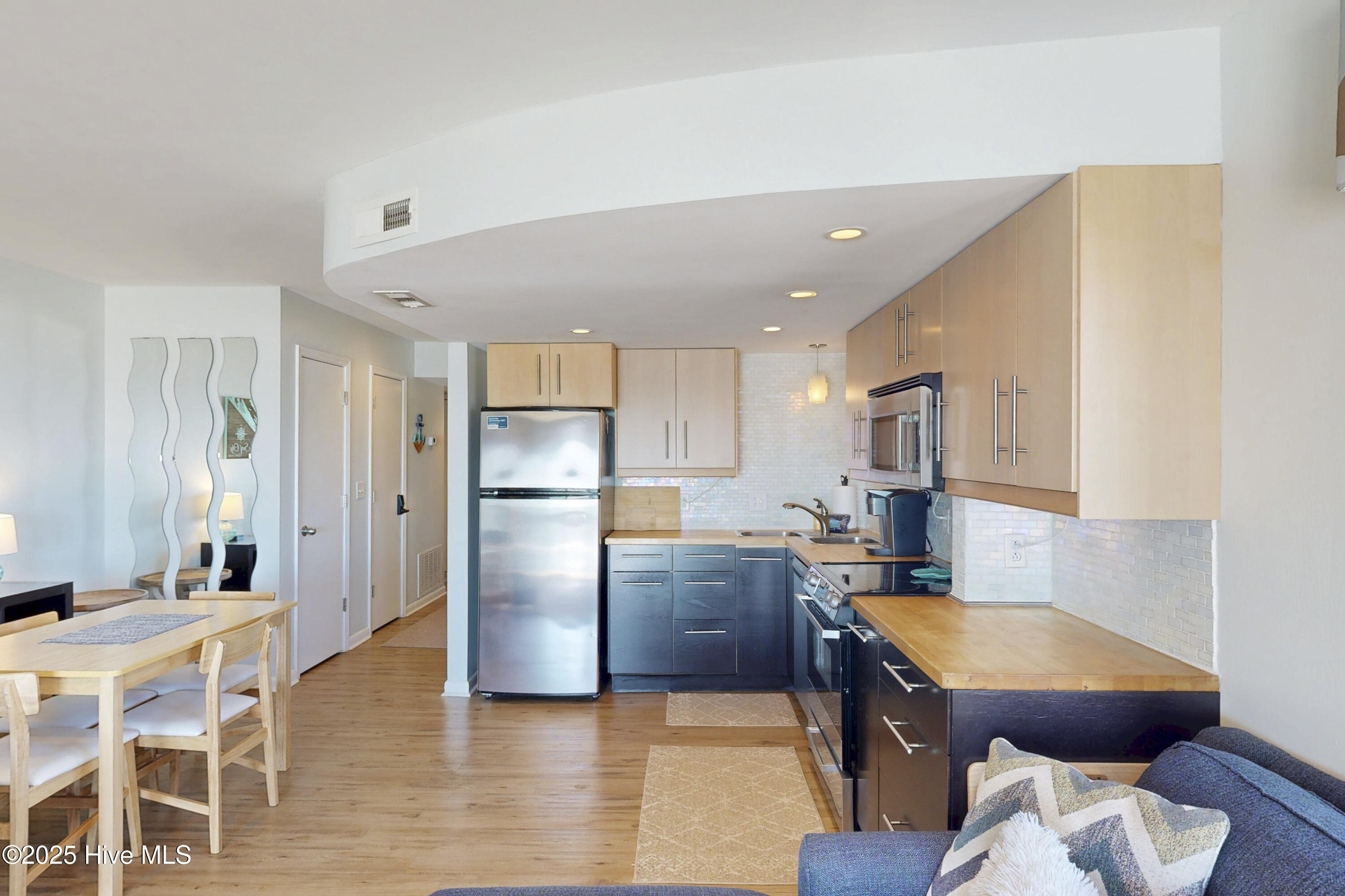 918 N New River Drive, 116