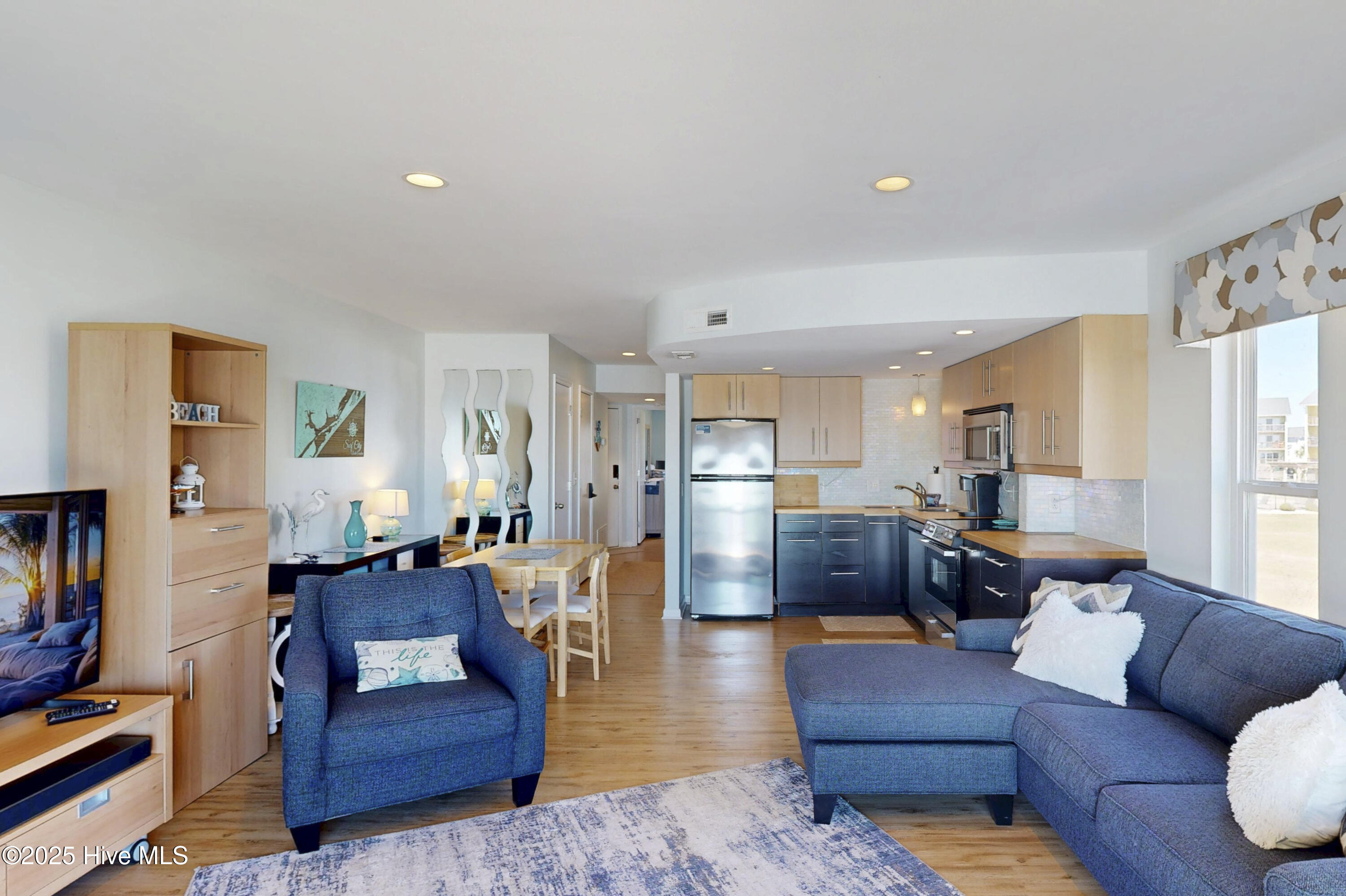 918 N New River Drive, 116