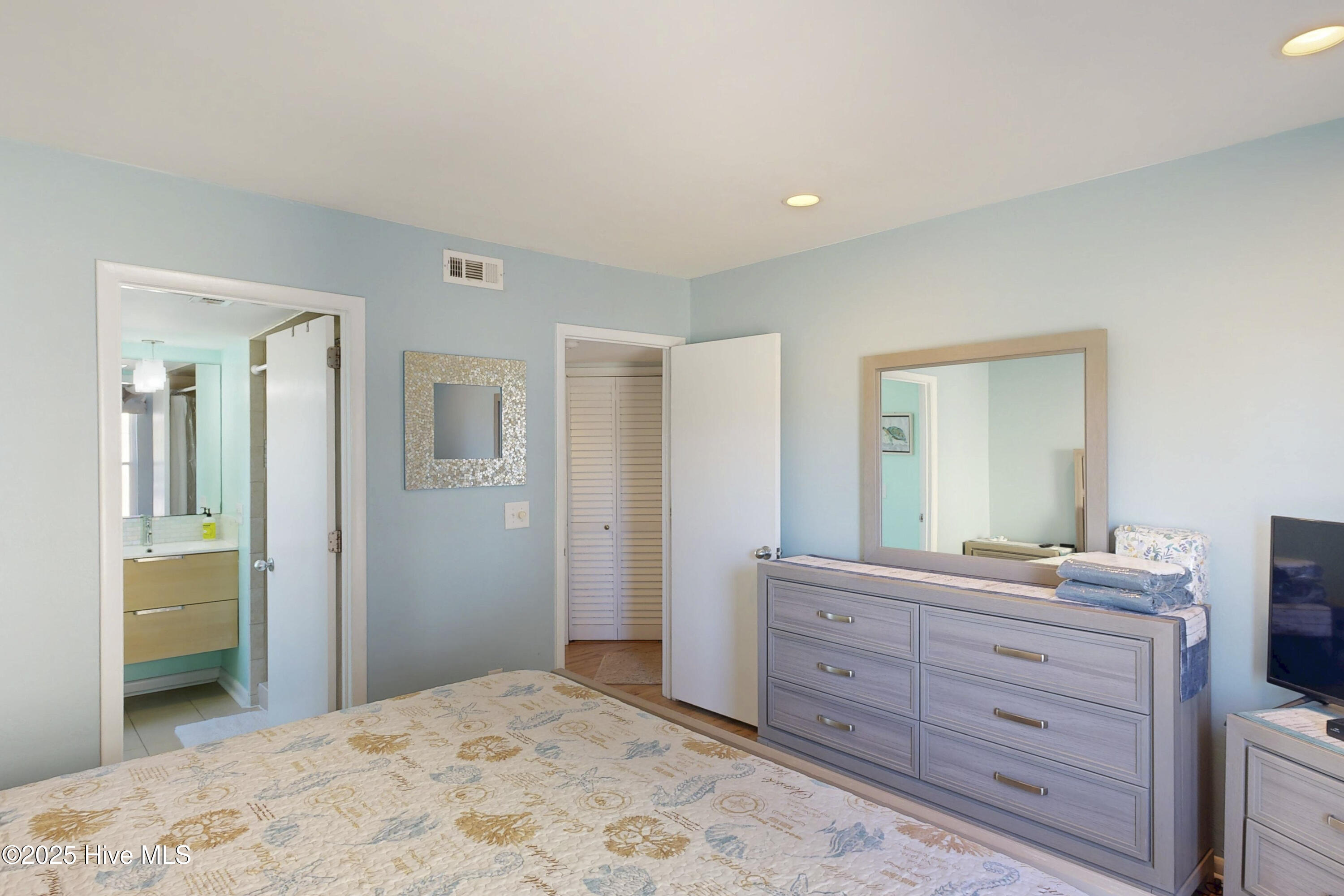 918 N New River Drive, 116