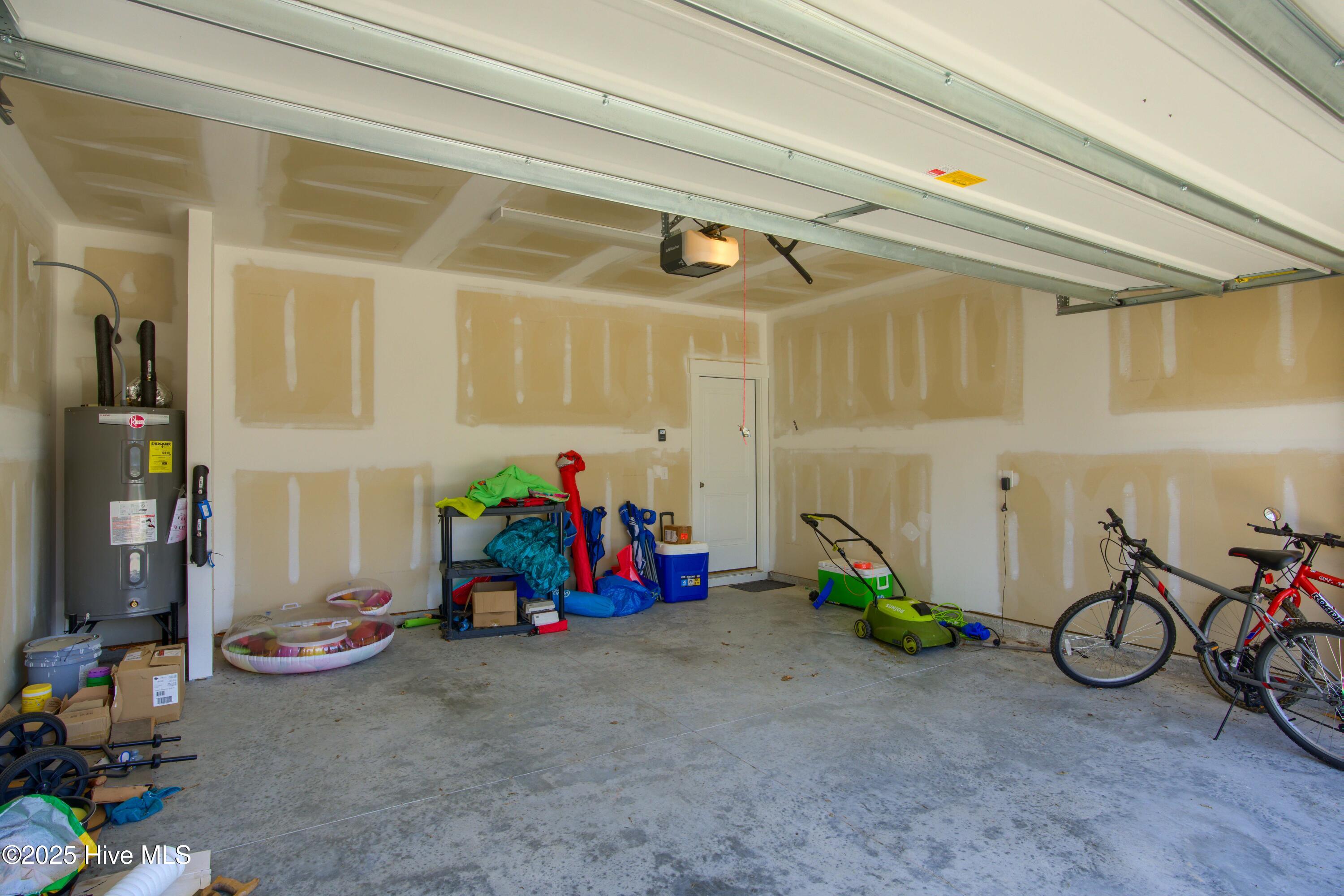 332 Edgewater Way