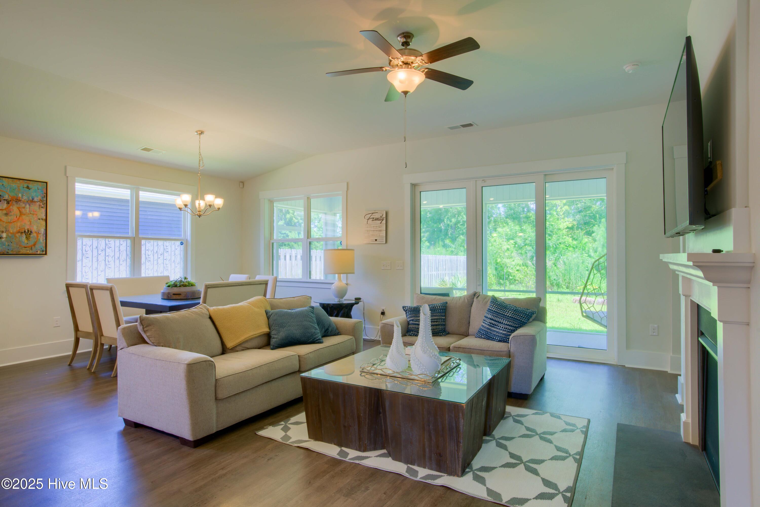 332 Edgewater Way