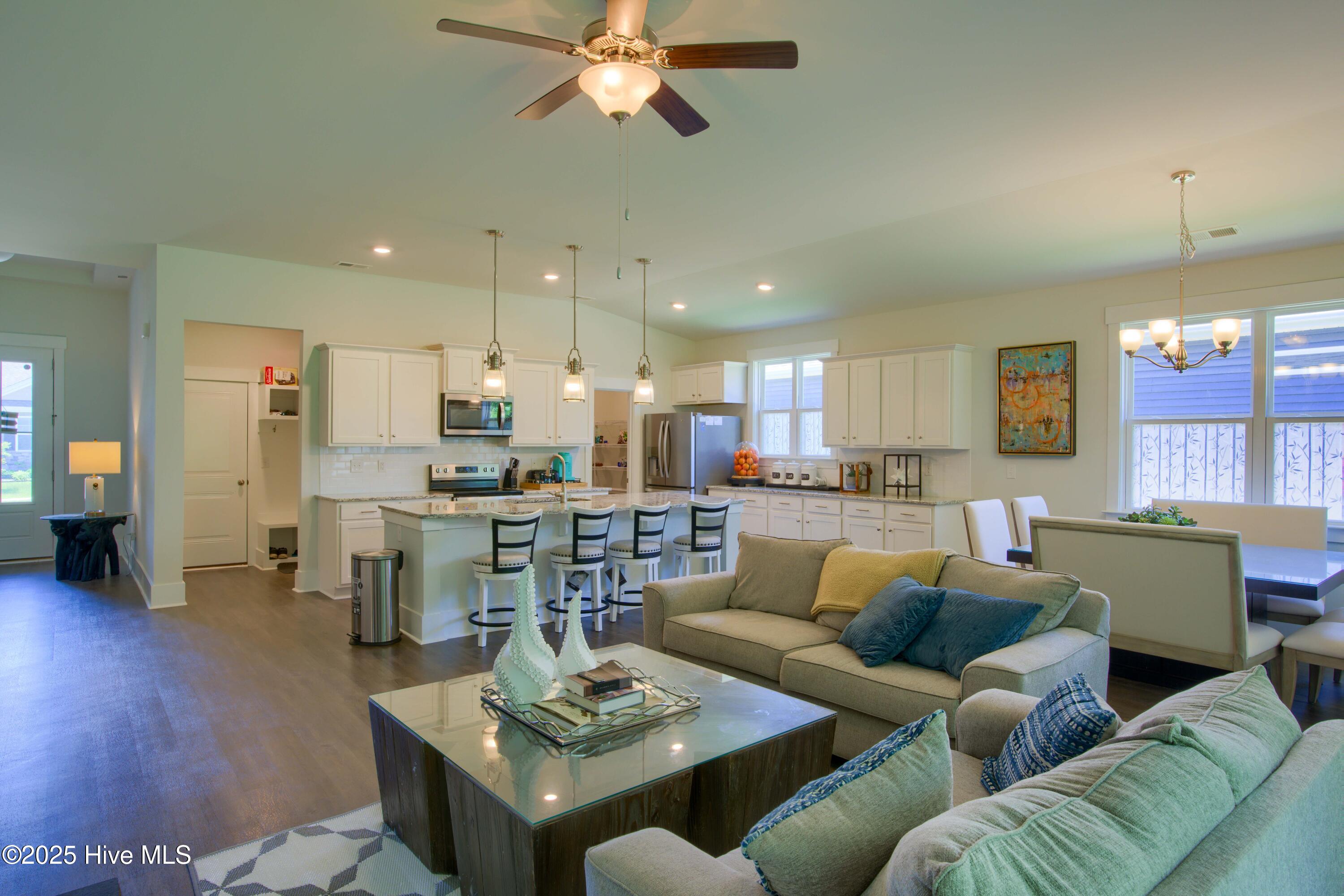 332 Edgewater Way