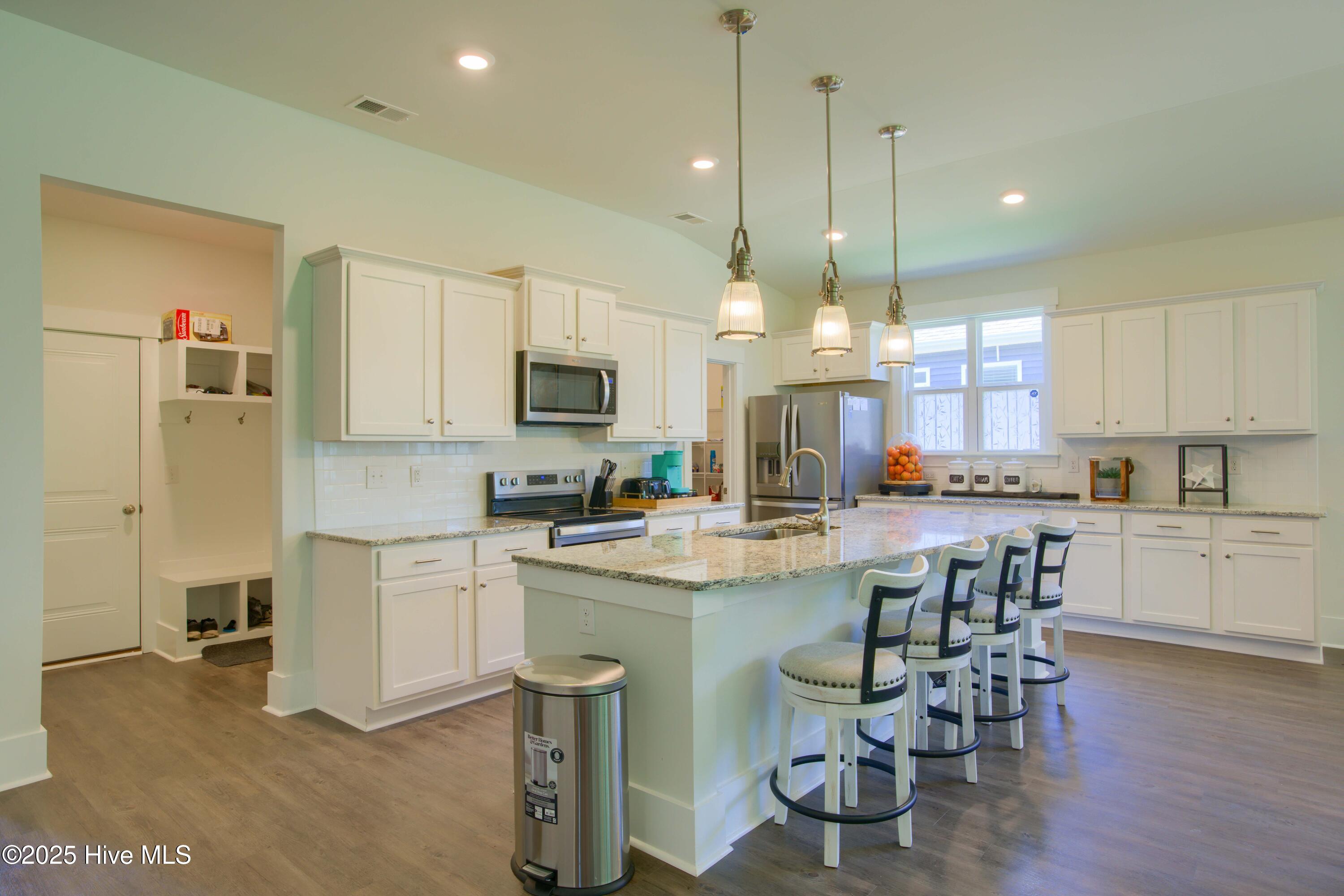 332 Edgewater Way