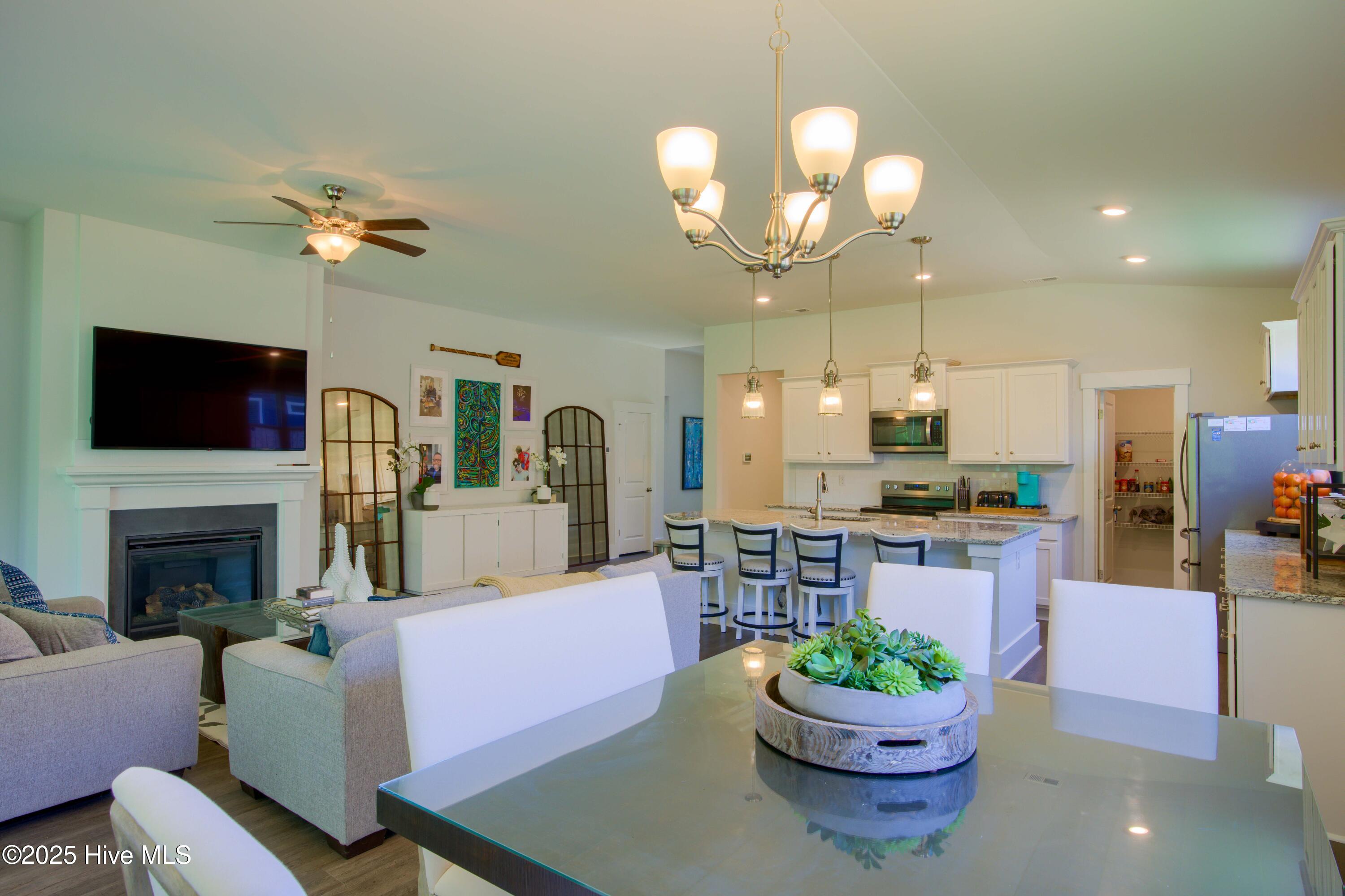 332 Edgewater Way