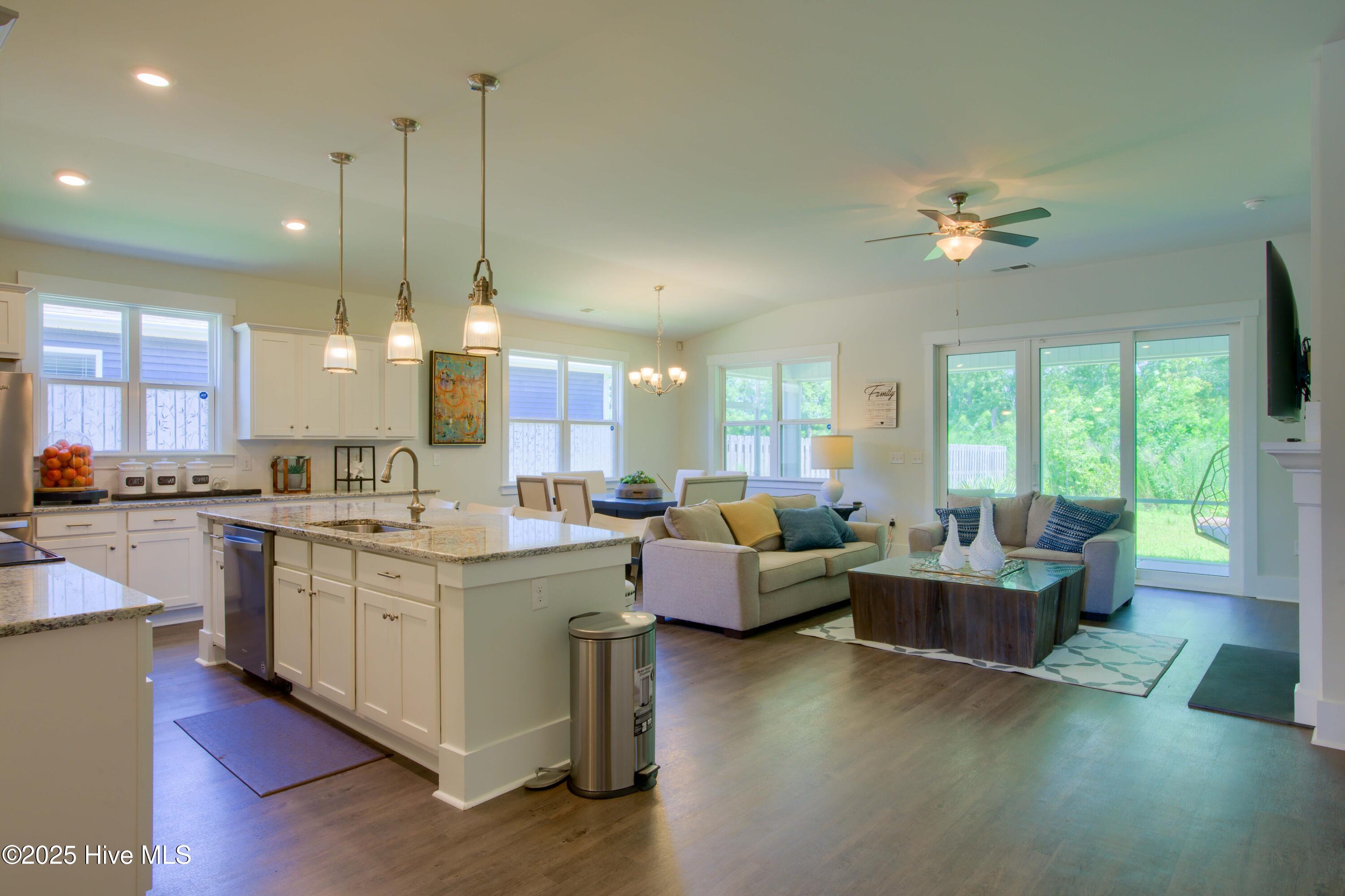 332 Edgewater Way
