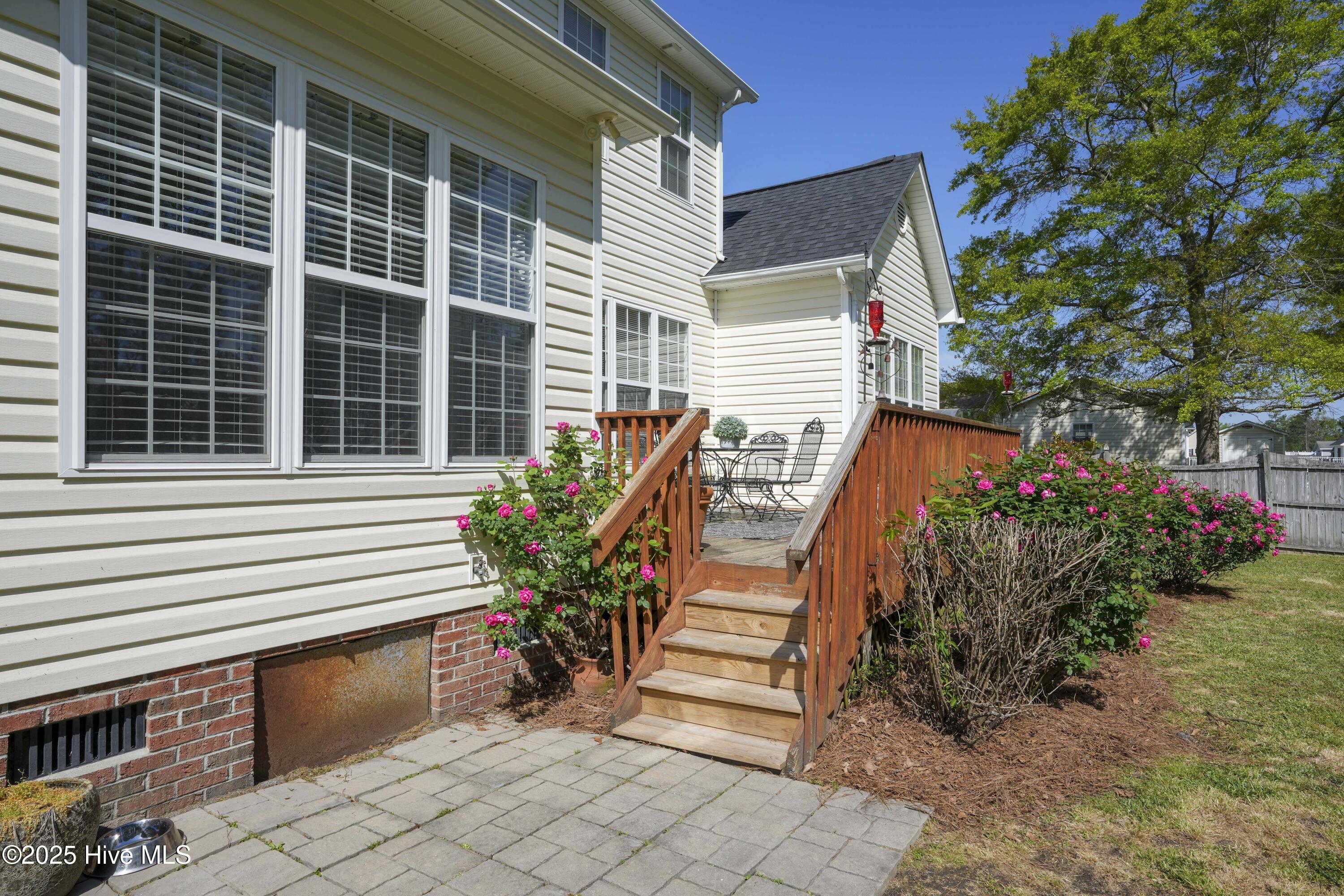 518 Rock Creek Drive N