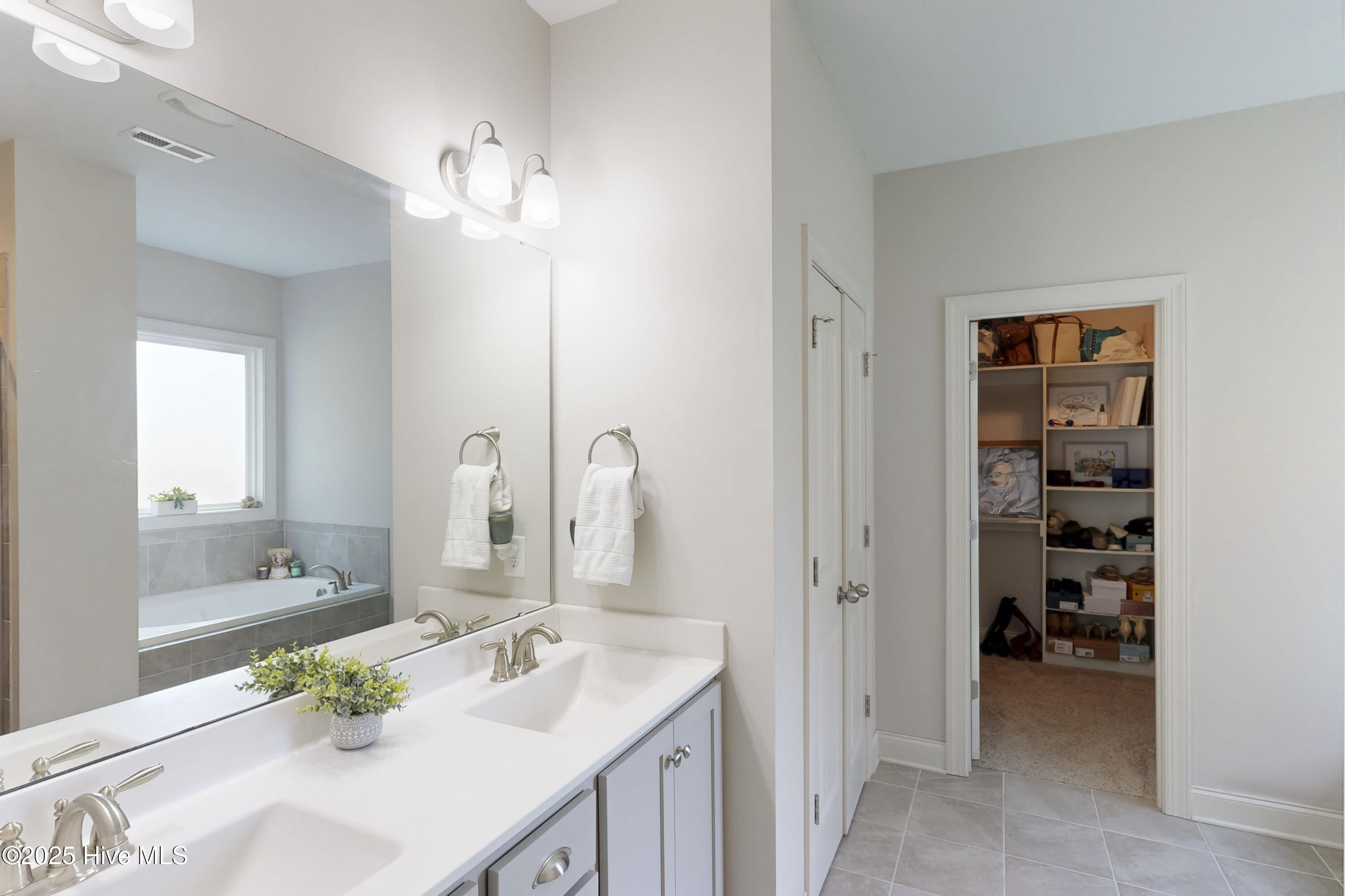 110 E Goldeneye Court