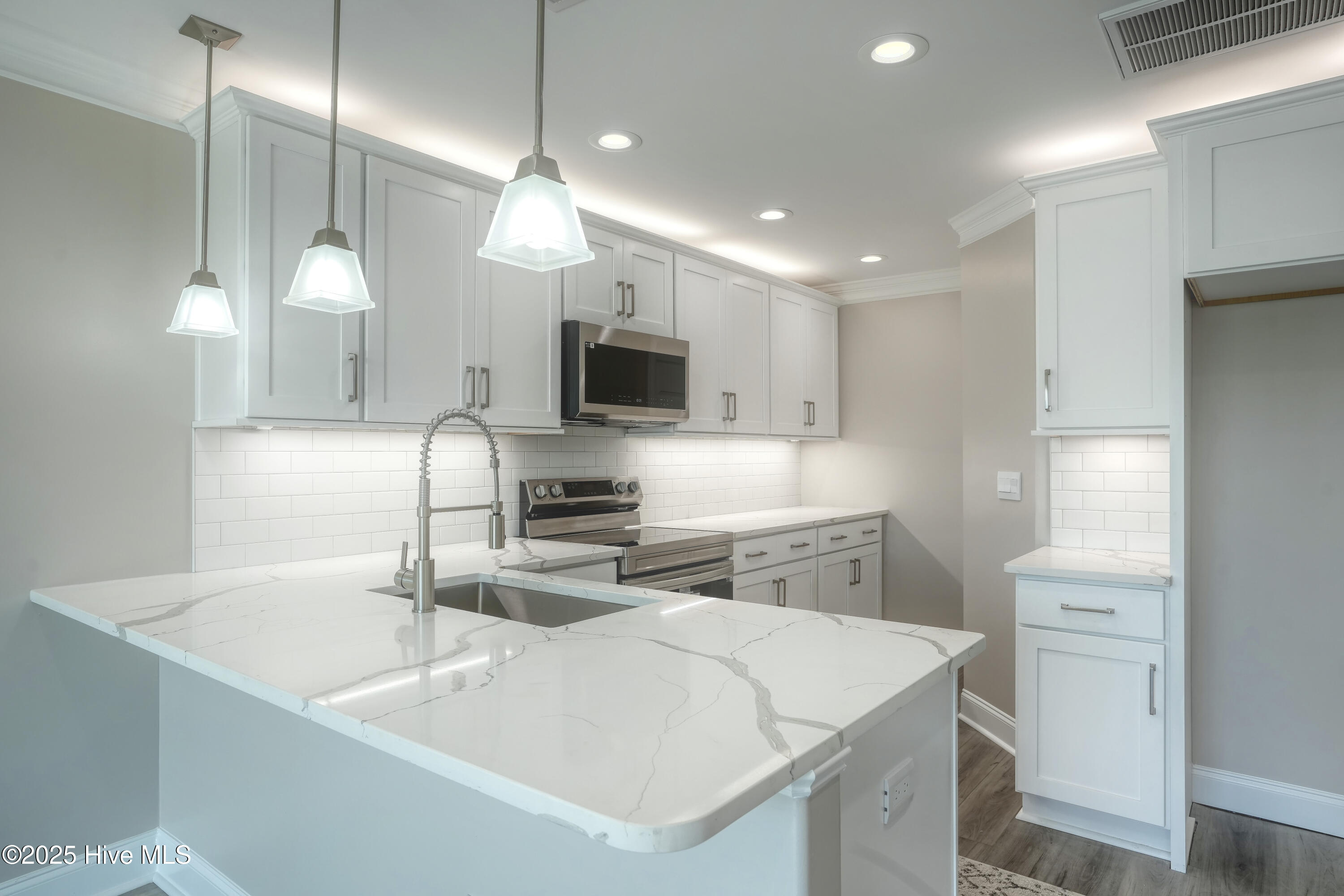 887 New River Inlet Road, 1