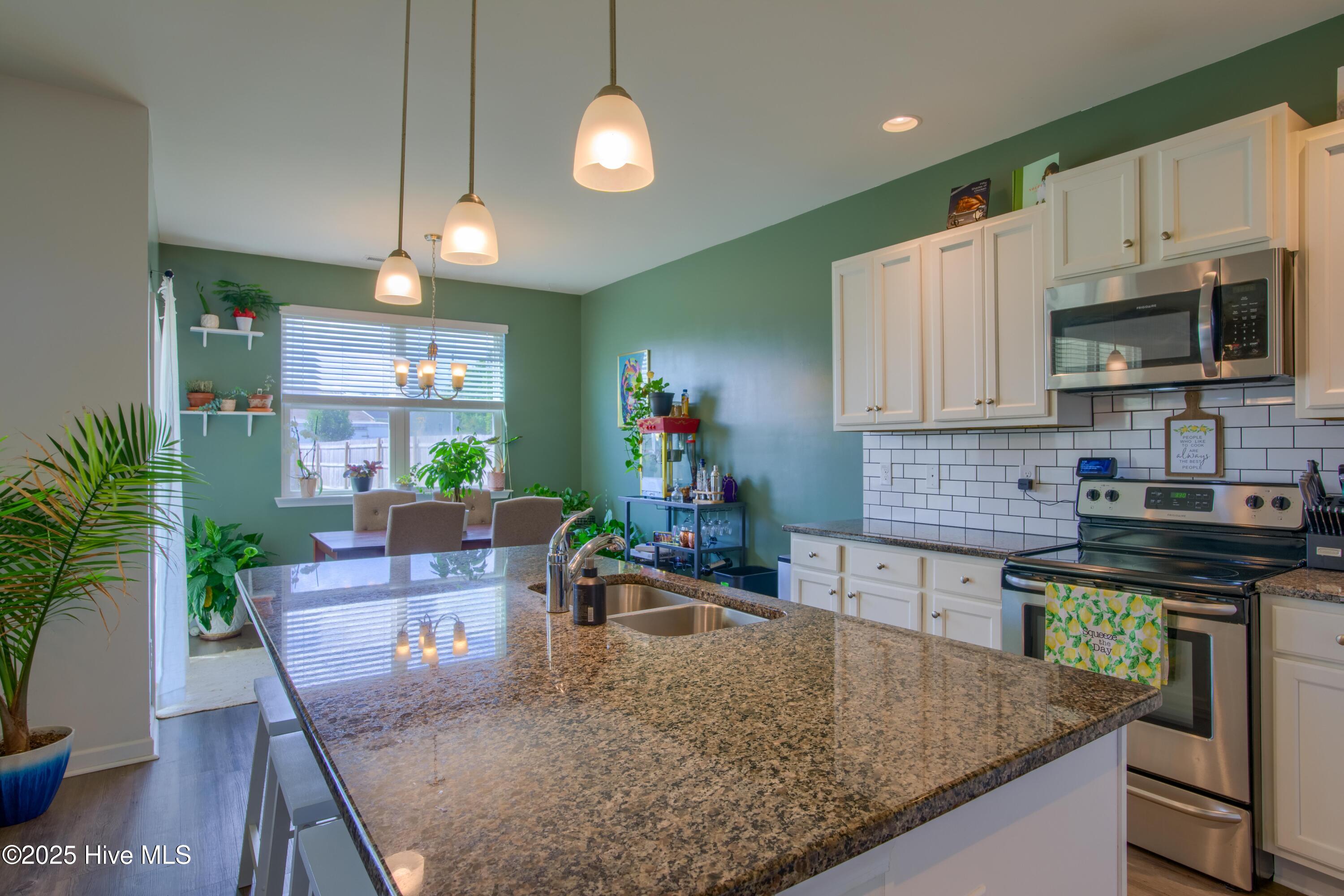 402 Saxby Way