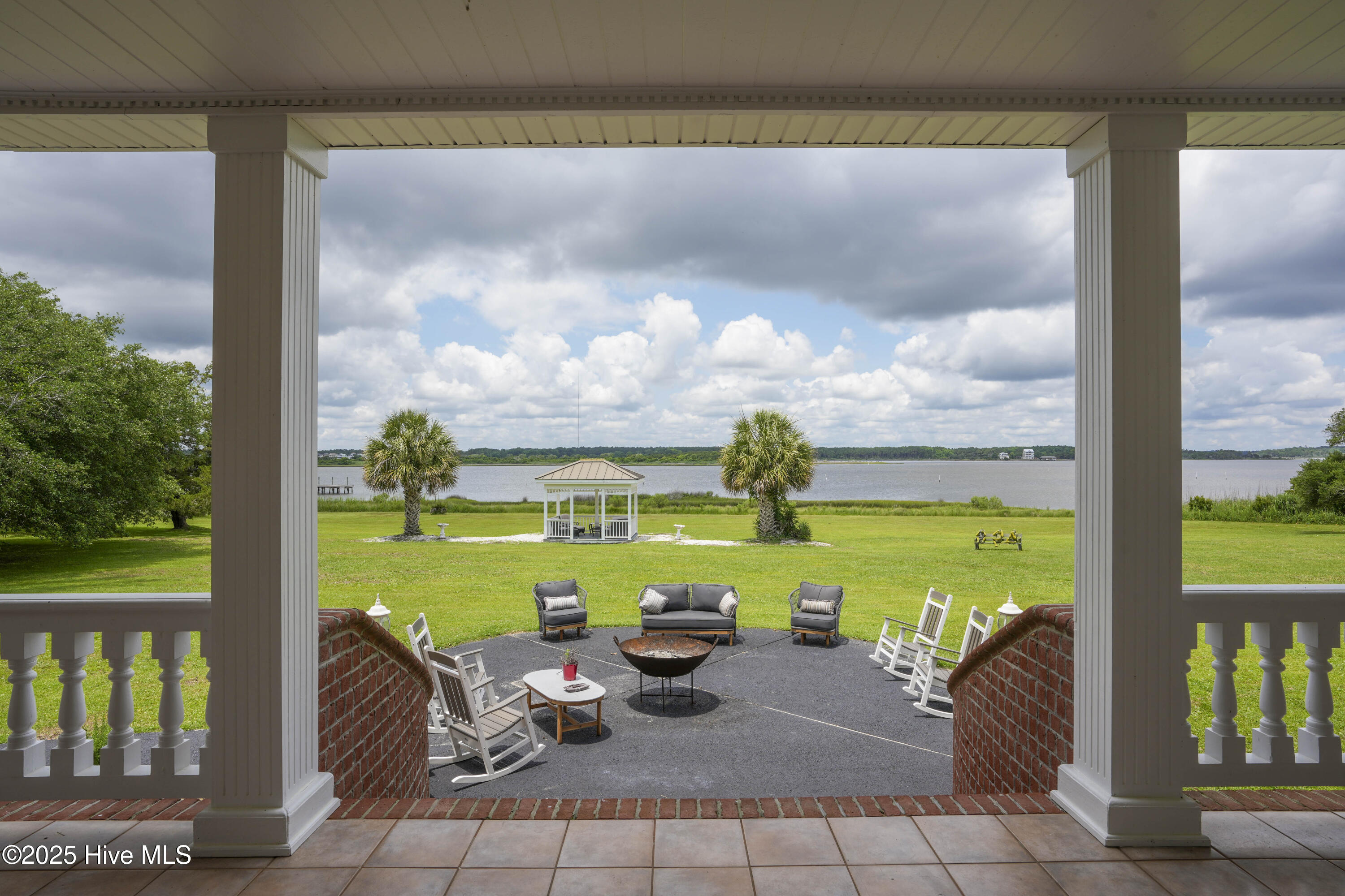 4 Hunter Heath Drive