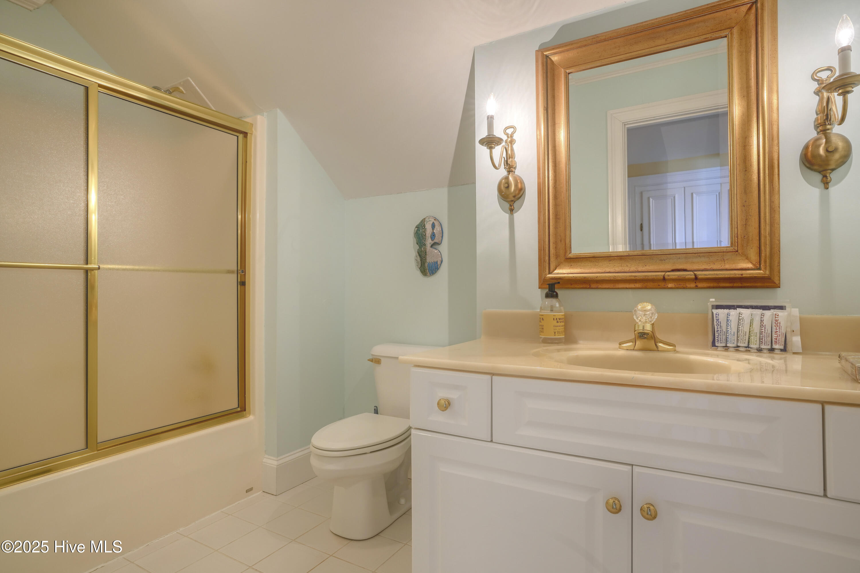 4 Hunter Heath Drive