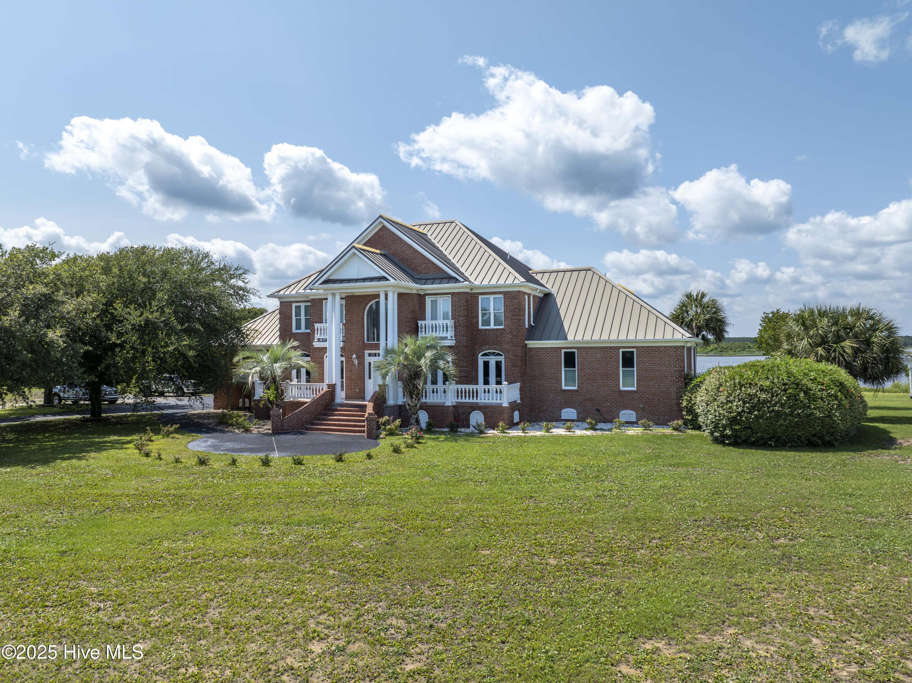 4 Hunter Heath Drive