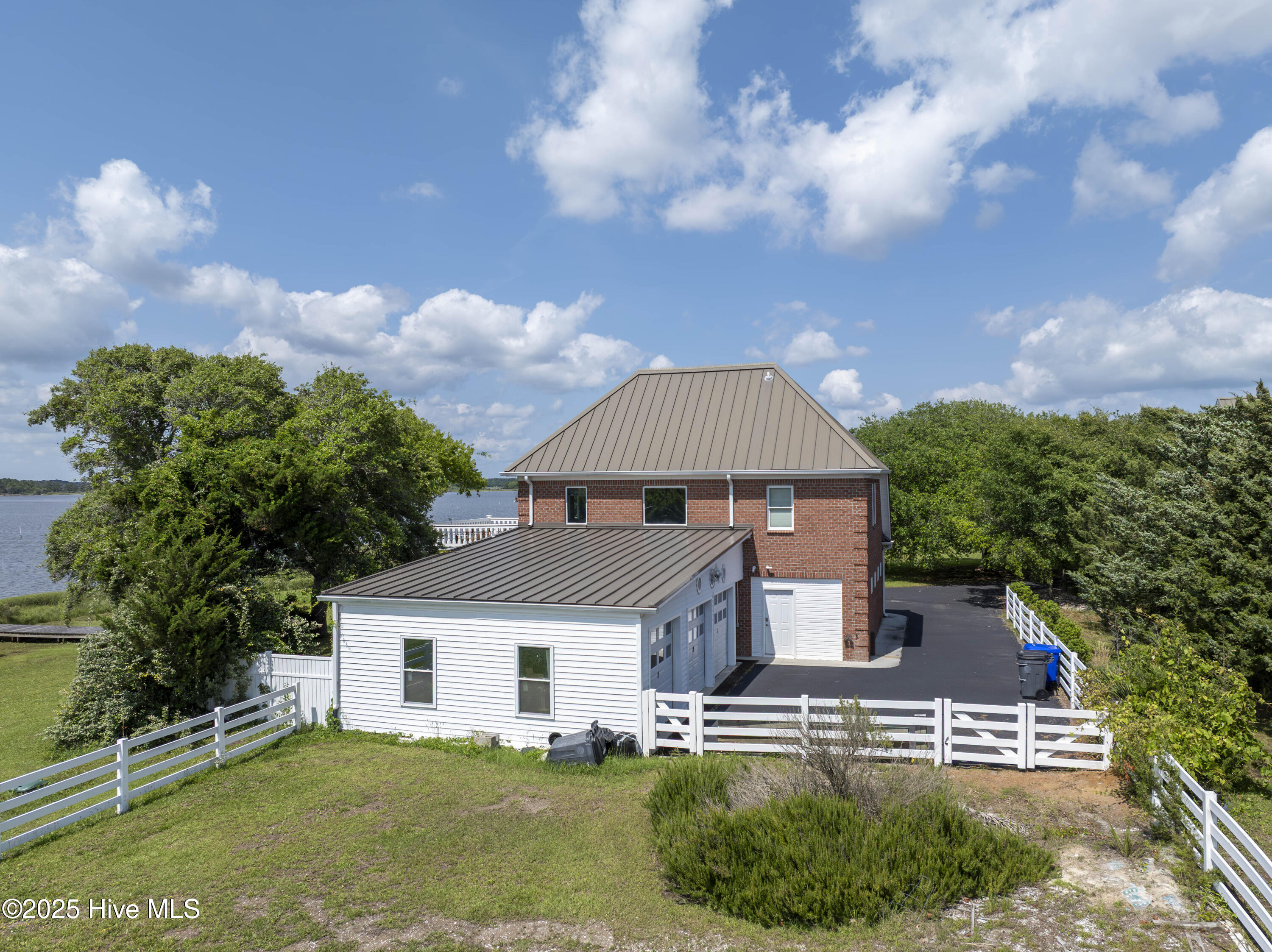 4 Hunter Heath Drive